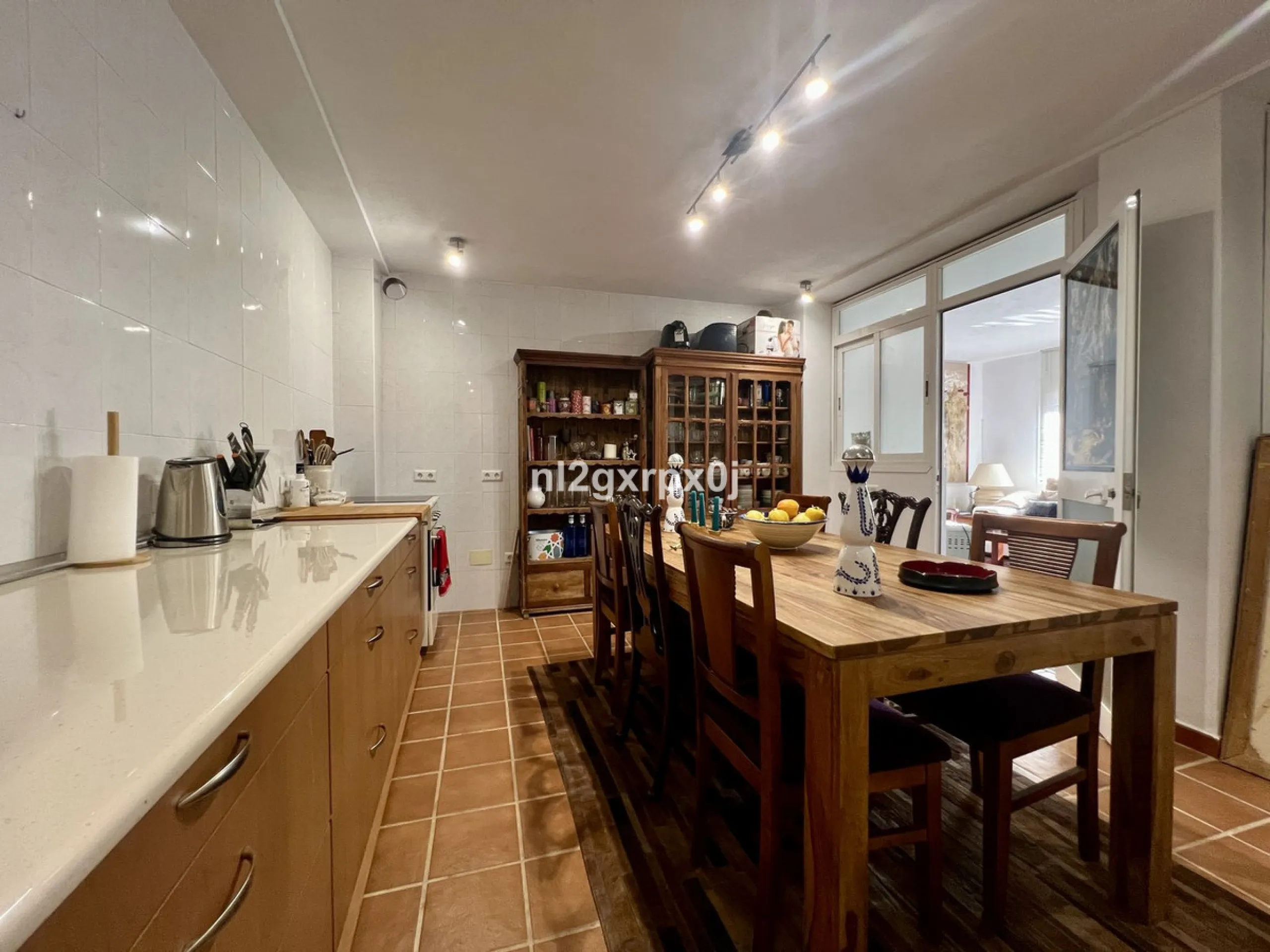 House - Detached Villa в продаже в Marbella, Málaga. В доме 5 спален и 3 ванных комнат. Площадь дома 397 м². Площадь участка 1220 м²