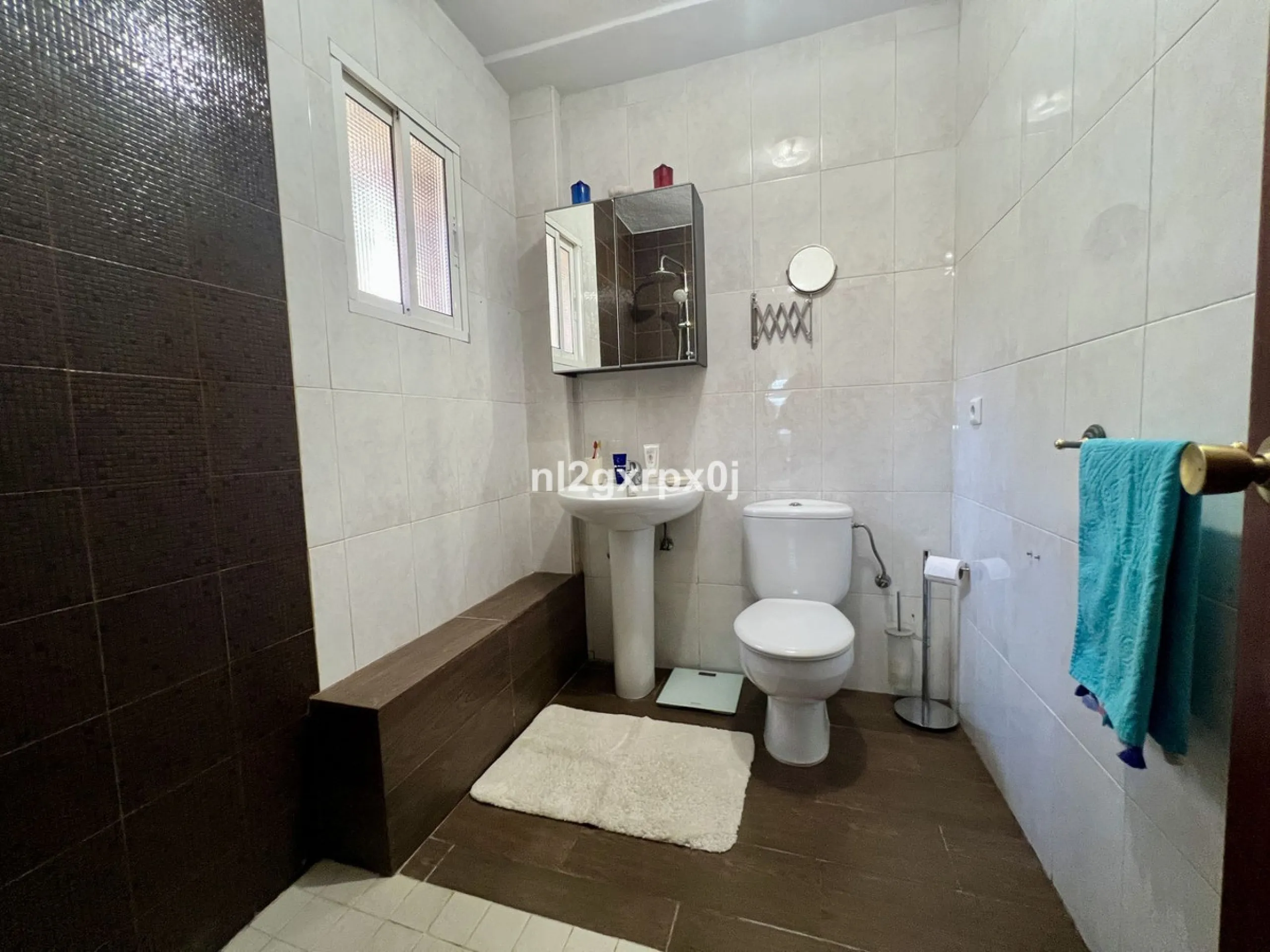 House - Detached Villa в продаже в Marbella, Málaga. В доме 5 спален и 3 ванных комнат. Площадь дома 397 м². Площадь участка 1220 м²