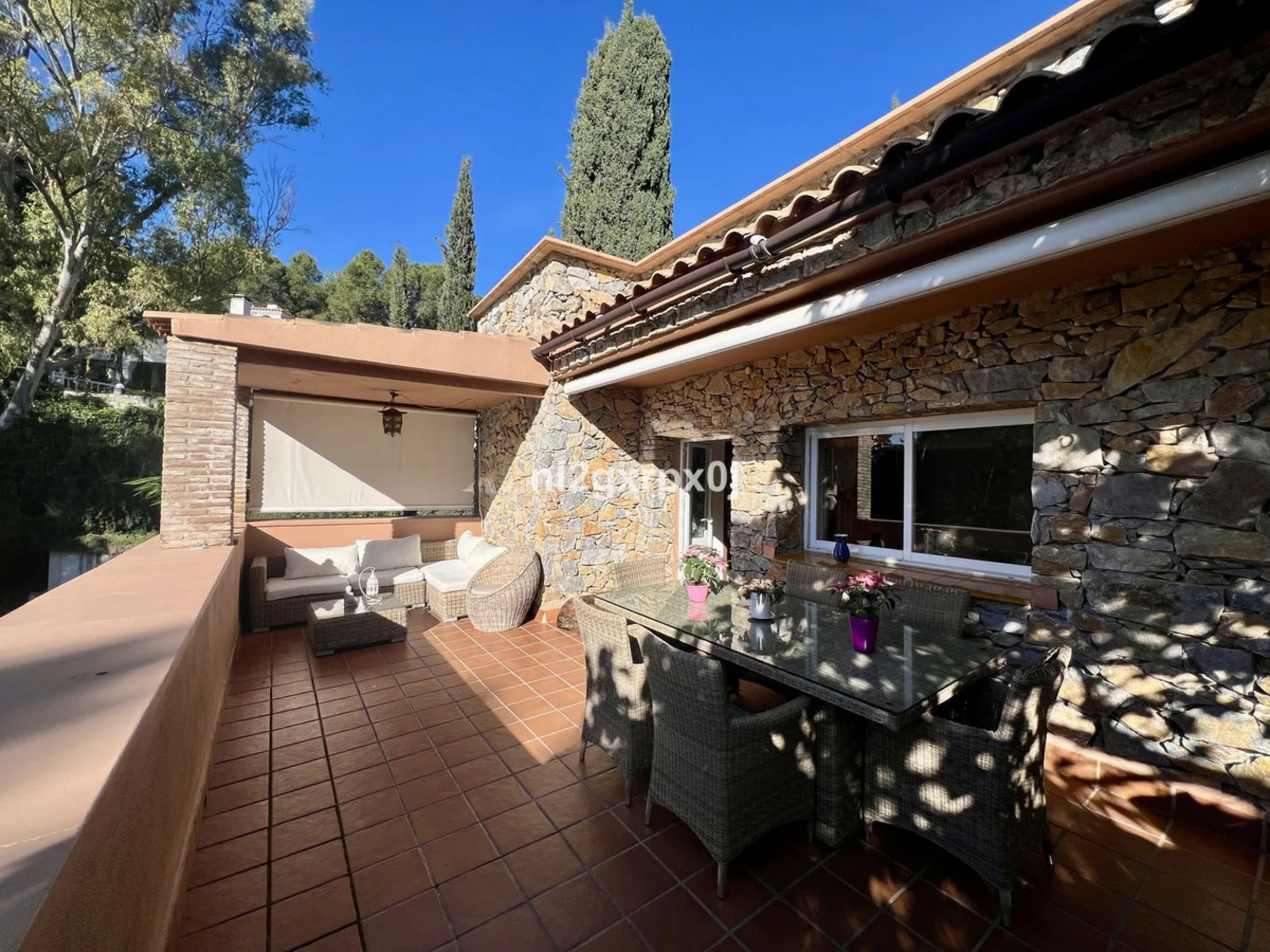 House - Detached Villa в продаже в Marbella, Málaga. В доме 5 спален и 3 ванных комнат. Площадь дома 397 м². Площадь участка 1220 м²