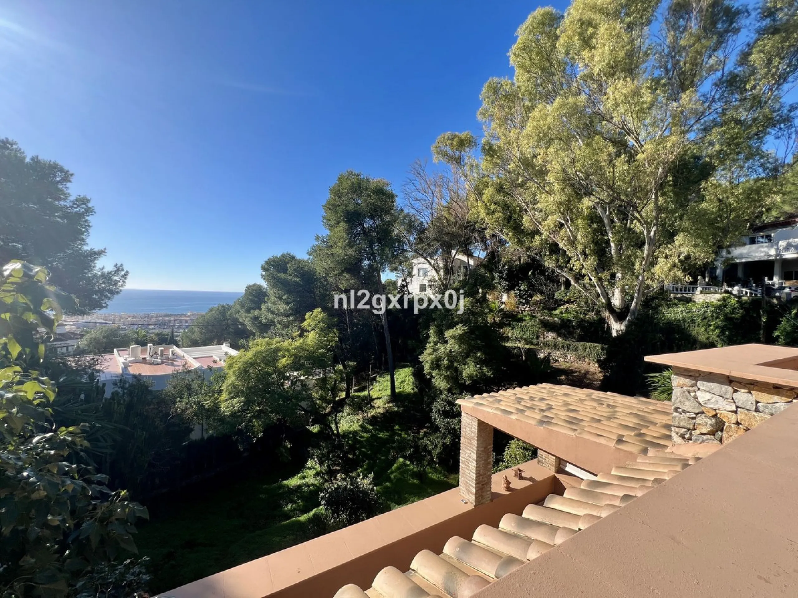 House - Detached Villa в продаже в Marbella, Málaga. В доме 5 спален и 3 ванных комнат. Площадь дома 397 м². Площадь участка 1220 м²