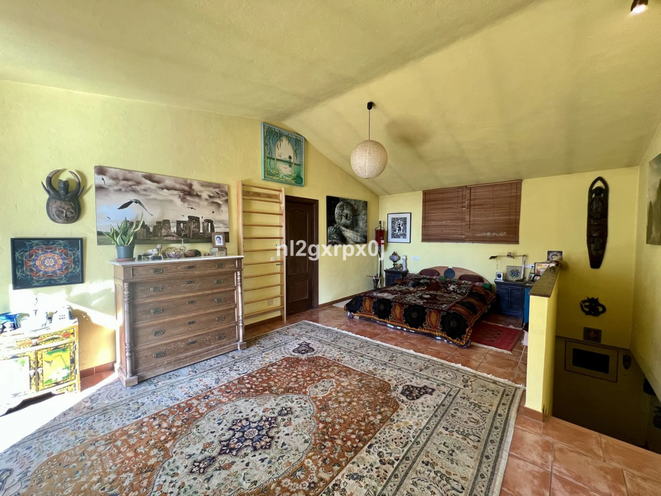 House - Detached Villa в продаже в Marbella, Málaga. В доме 5 спален и 3 ванных комнат. Площадь дома 397 м². Площадь участка 1220 м²