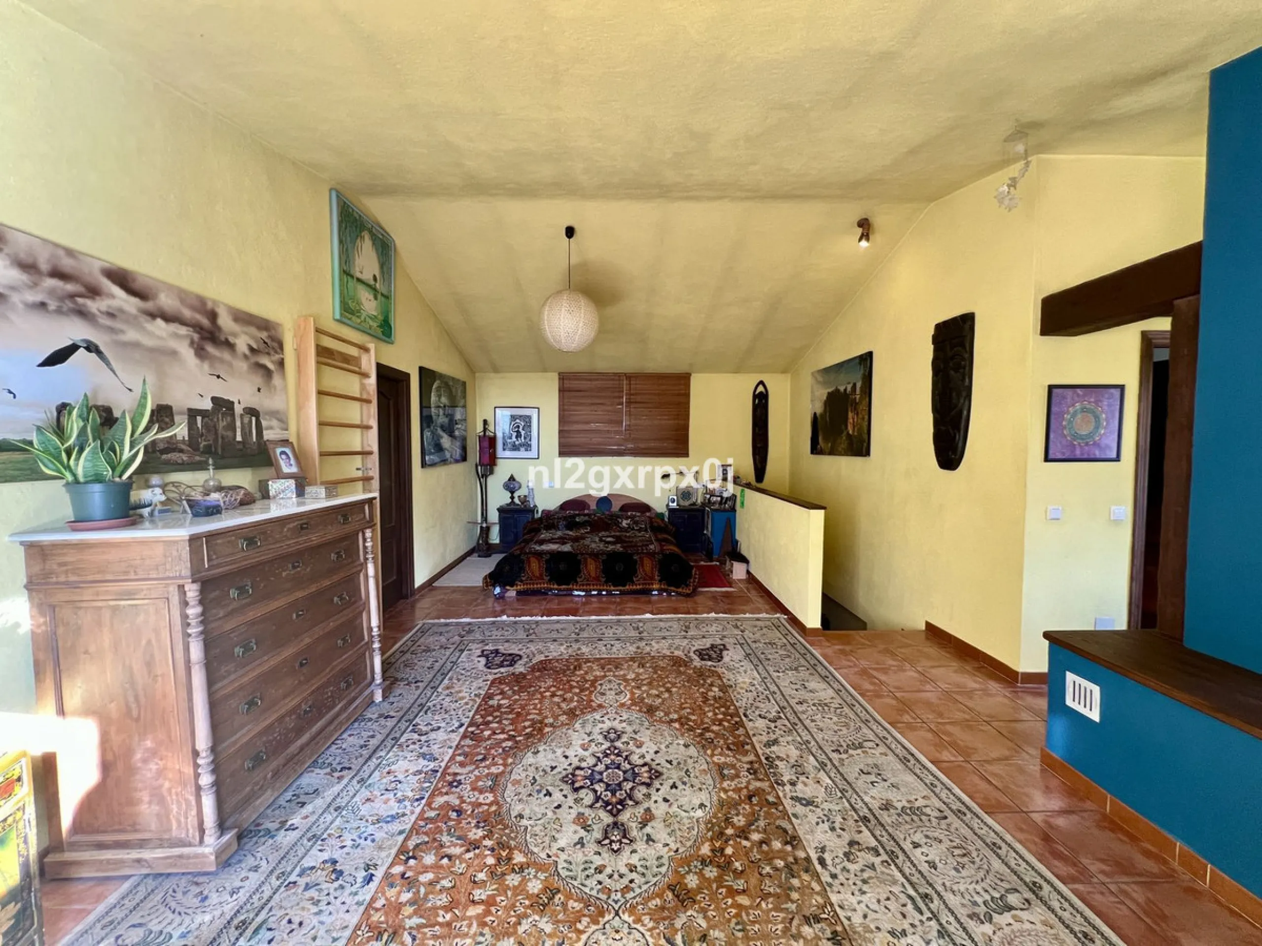 House - Detached Villa в продаже в Marbella, Málaga. В доме 5 спален и 3 ванных комнат. Площадь дома 397 м². Площадь участка 1220 м²