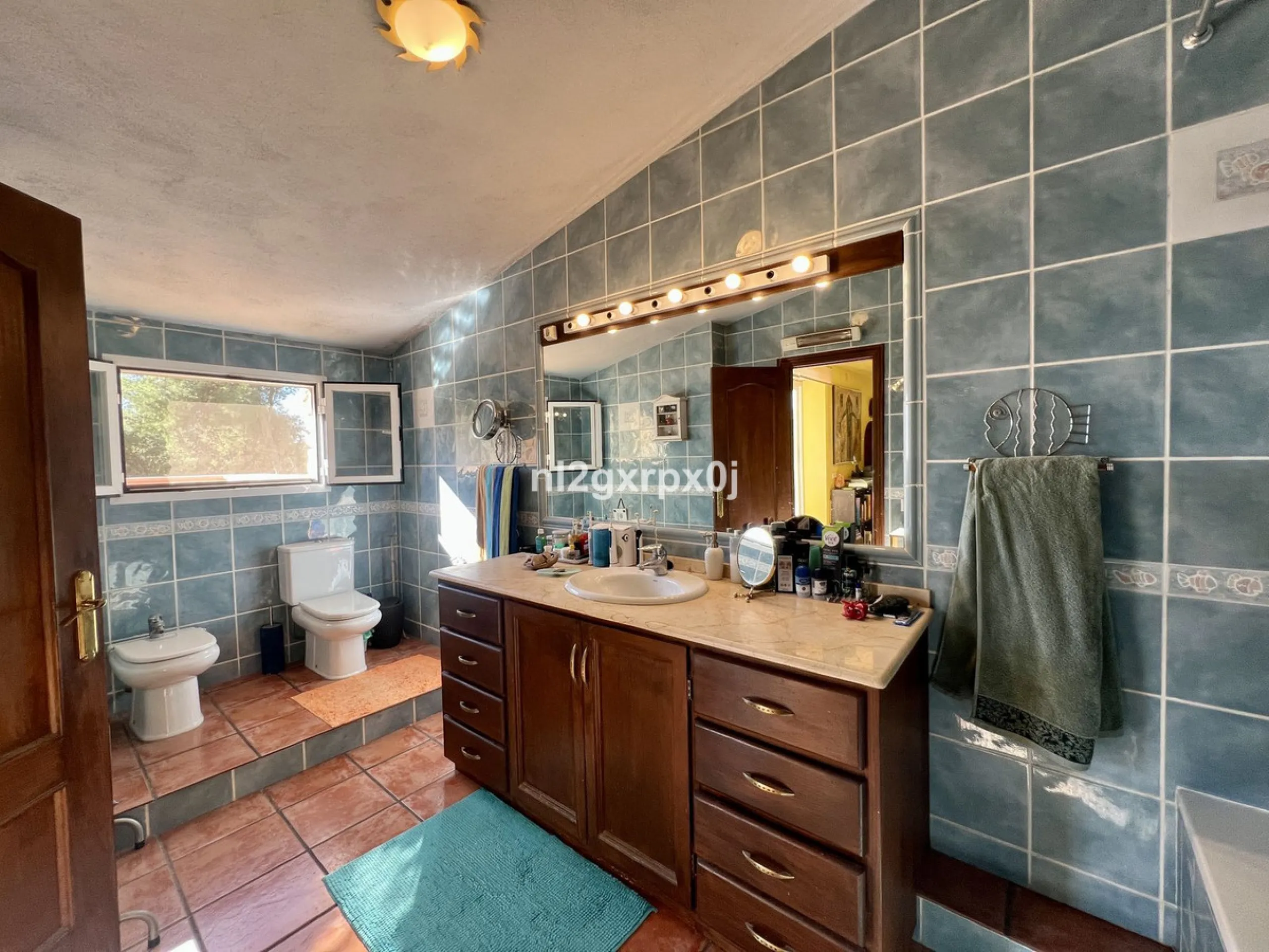 House - Detached Villa в продаже в Marbella, Málaga. В доме 5 спален и 3 ванных комнат. Площадь дома 397 м². Площадь участка 1220 м²