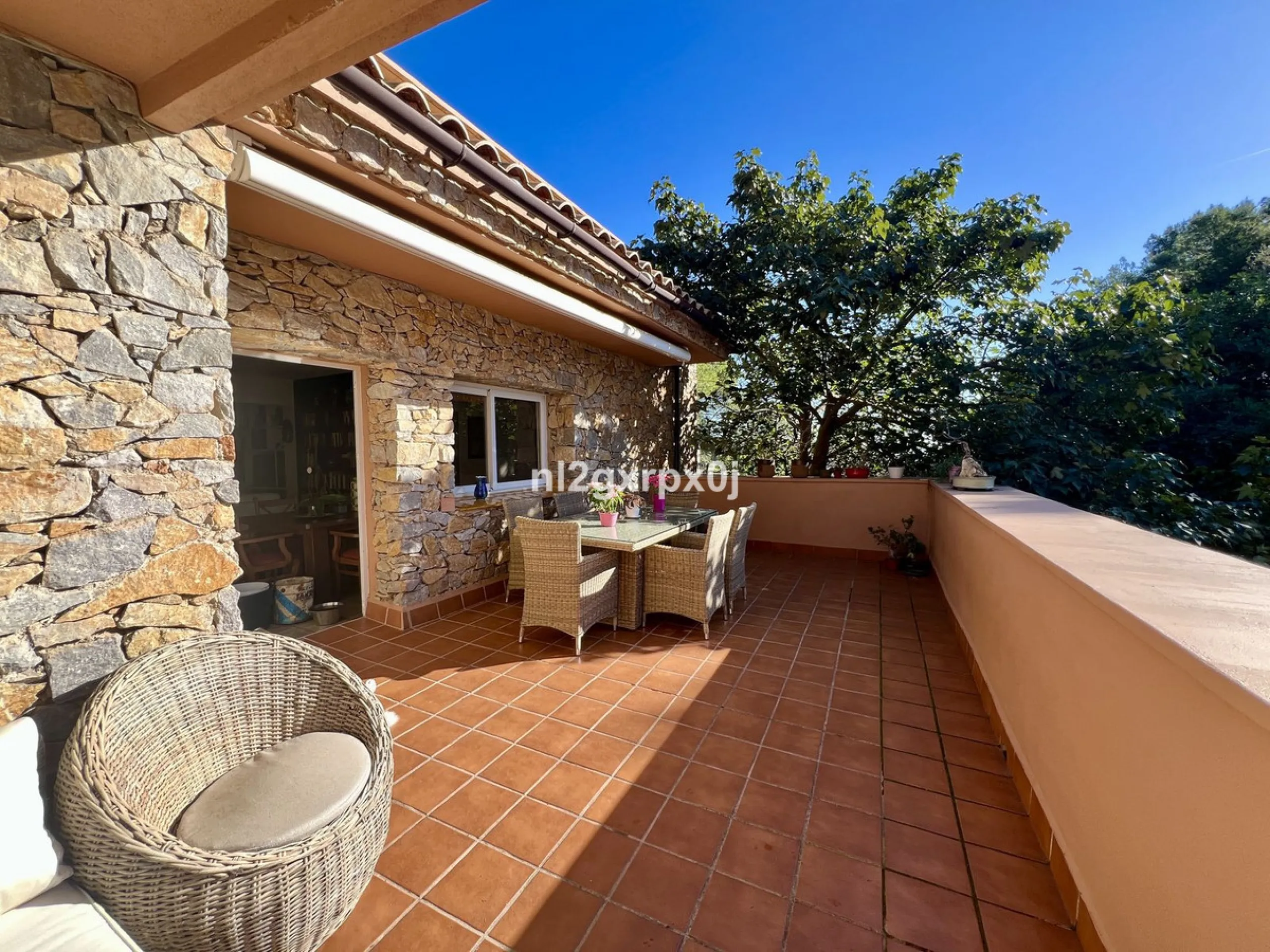 House - Detached Villa в продаже в Marbella, Málaga. В доме 5 спален и 3 ванных комнат. Площадь дома 397 м². Площадь участка 1220 м²