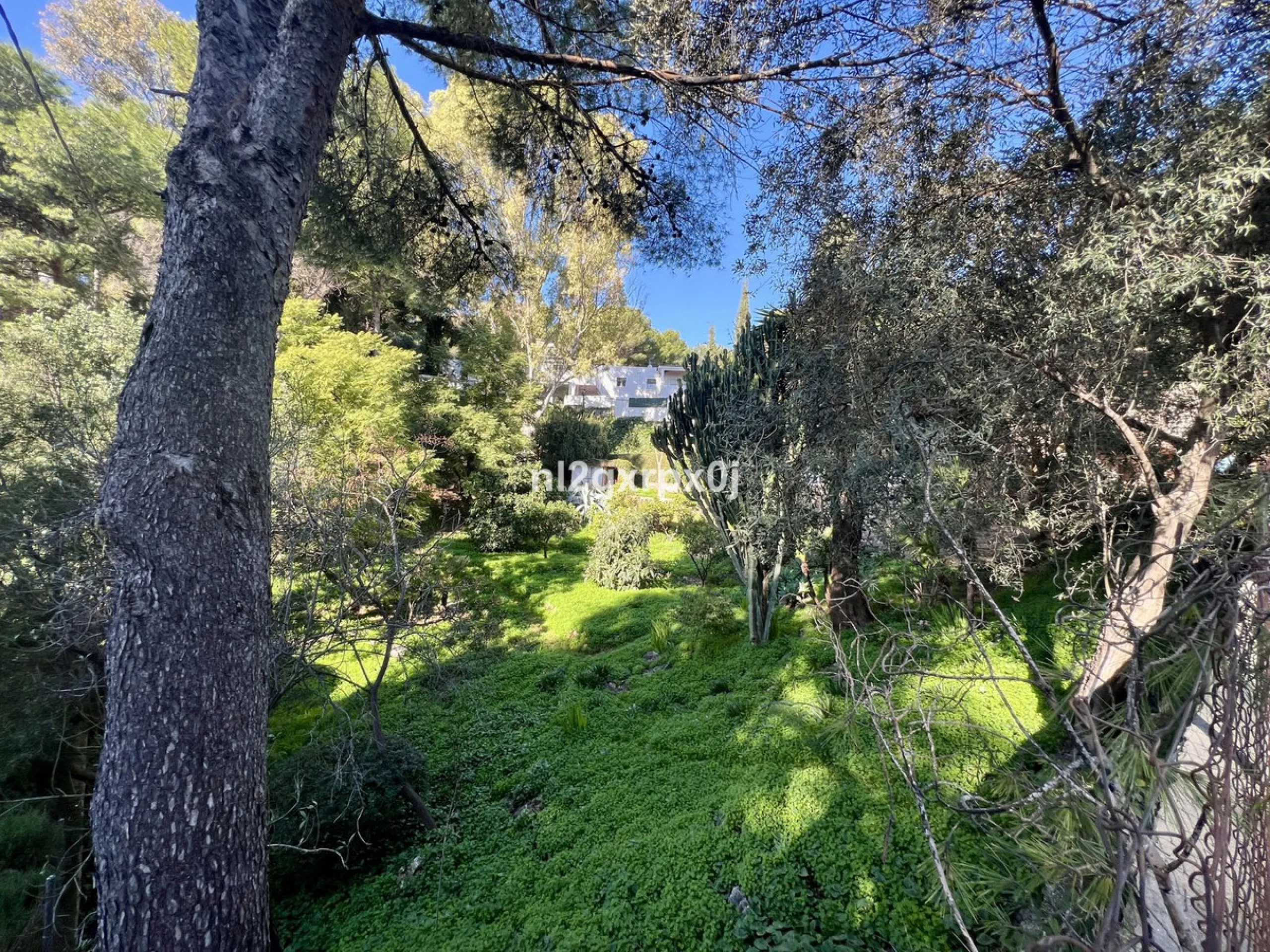 House - Detached Villa в продаже в Marbella, Málaga. В доме 5 спален и 3 ванных комнат. Площадь дома 397 м². Площадь участка 1220 м²