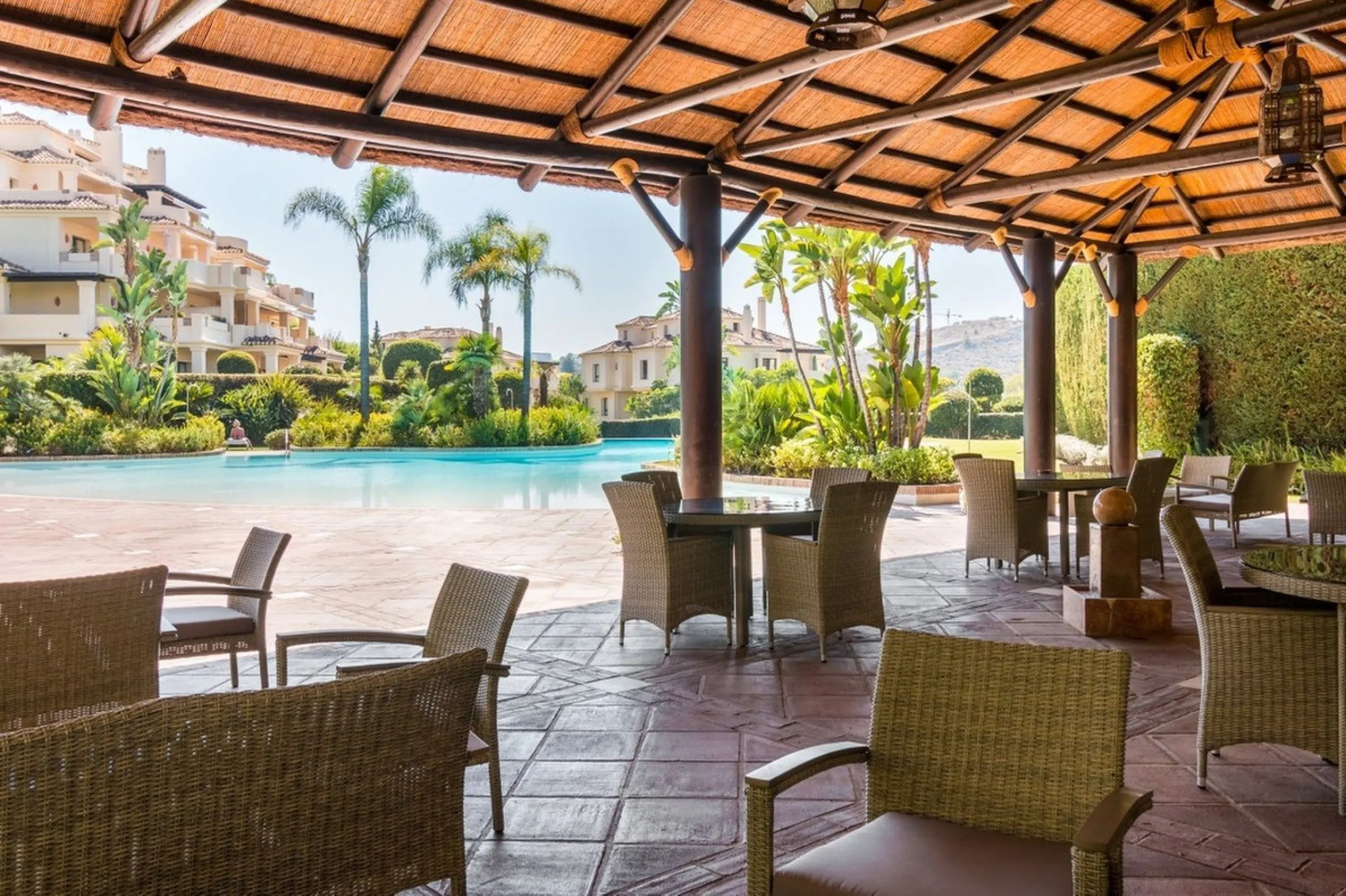 Capanes del Golf is a luxury development located between the coast and the village of Benahavis and only 15 minutes to the famous Puerto Banus and Marbella. The living room has direct access to the large north east facing terrace; the kitchen is fully fit