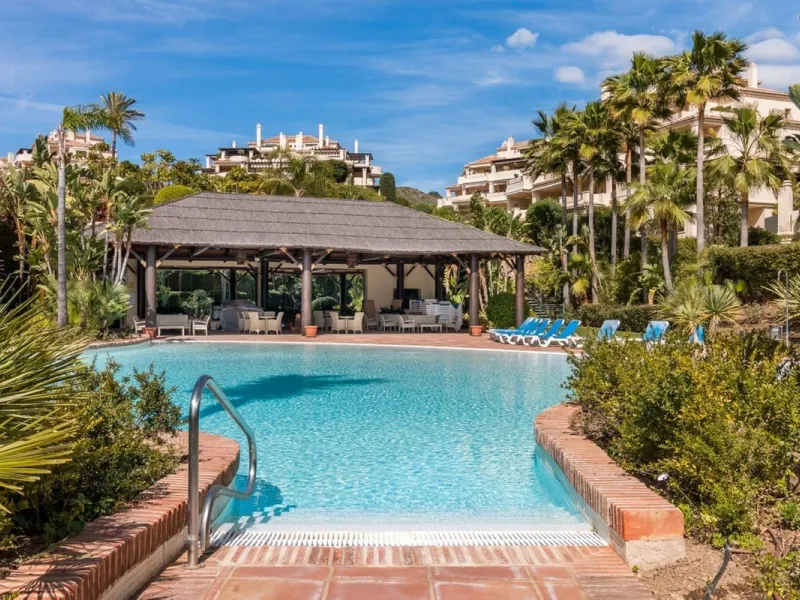 Capanes del Golf is a luxury development located between the coast and the village of Benahavis and only 15 minutes to the famous Puerto Banus and Marbella. The living room has direct access to the large north east facing terrace; the kitchen is fully fit