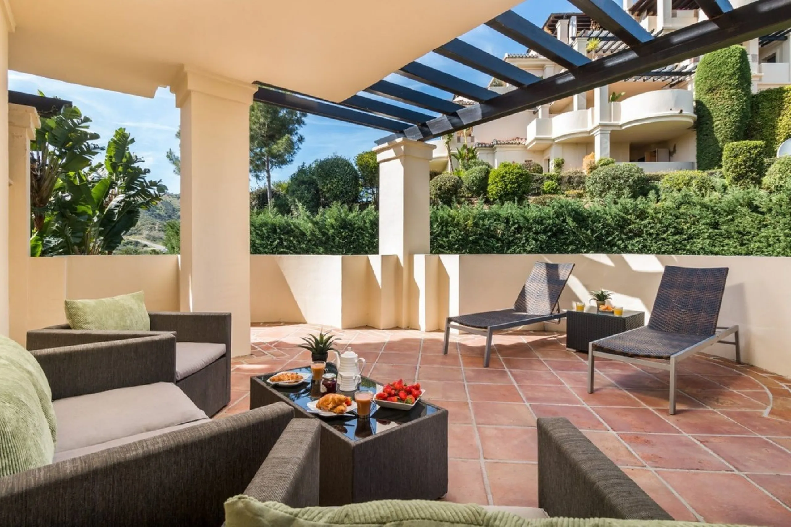 Capanes del Golf is a luxury development located between the coast and the village of Benahavis and only 15 minutes to the famous Puerto Banus and Marbella. The living room has direct access to the large north east facing terrace; the kitchen is fully fit