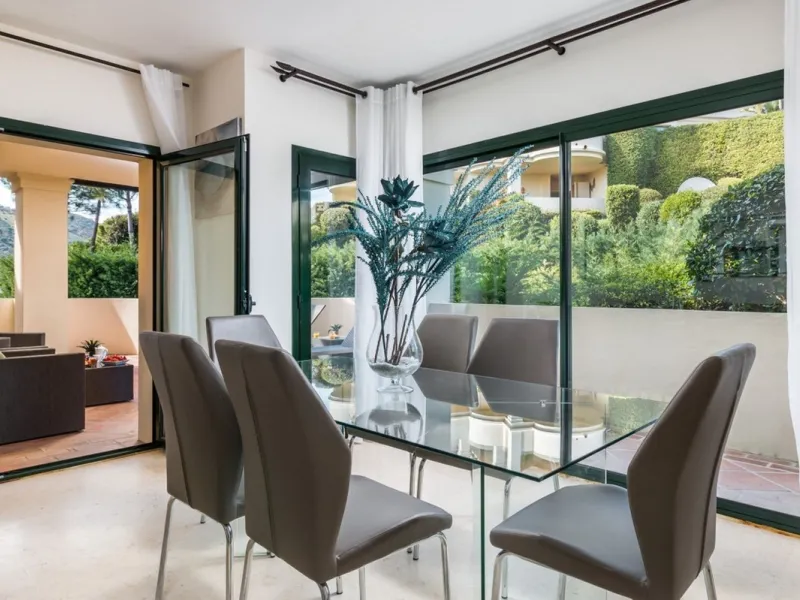 Capanes del Golf is a luxury development located between the coast and the village of Benahavis and only 15 minutes to the famous Puerto Banus and Marbella. The living room has direct access to the large north east facing terrace; the kitchen is fully fit
