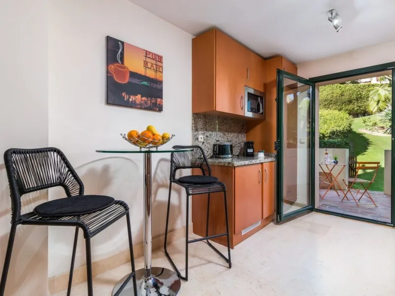 Capanes del Golf is a luxury development located between the coast and the village of Benahavis and only 15 minutes to the famous Puerto Banus and Marbella. The living room has direct access to the large north east facing terrace; the kitchen is fully fit