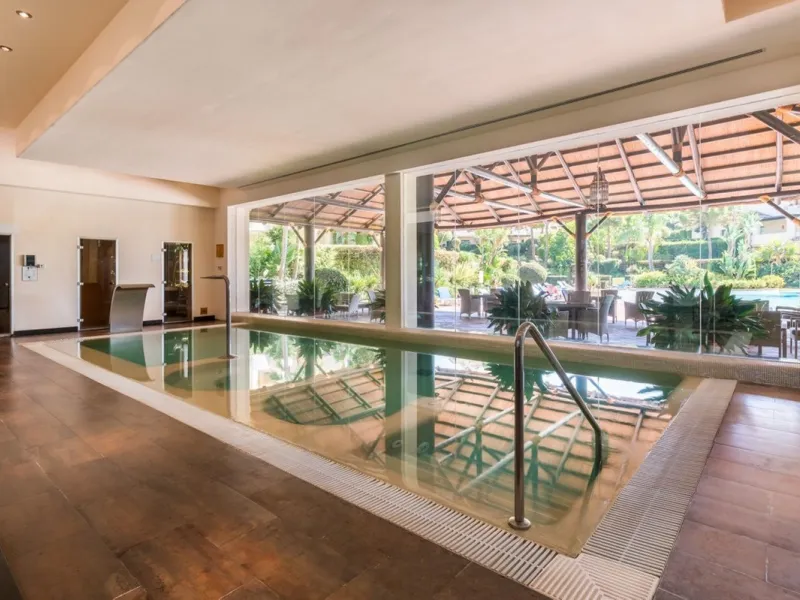 Capanes del Golf is a luxury development located between the coast and the village of Benahavis and only 15 minutes to the famous Puerto Banus and Marbella. The living room has direct access to the large north east facing terrace; the kitchen is fully fit