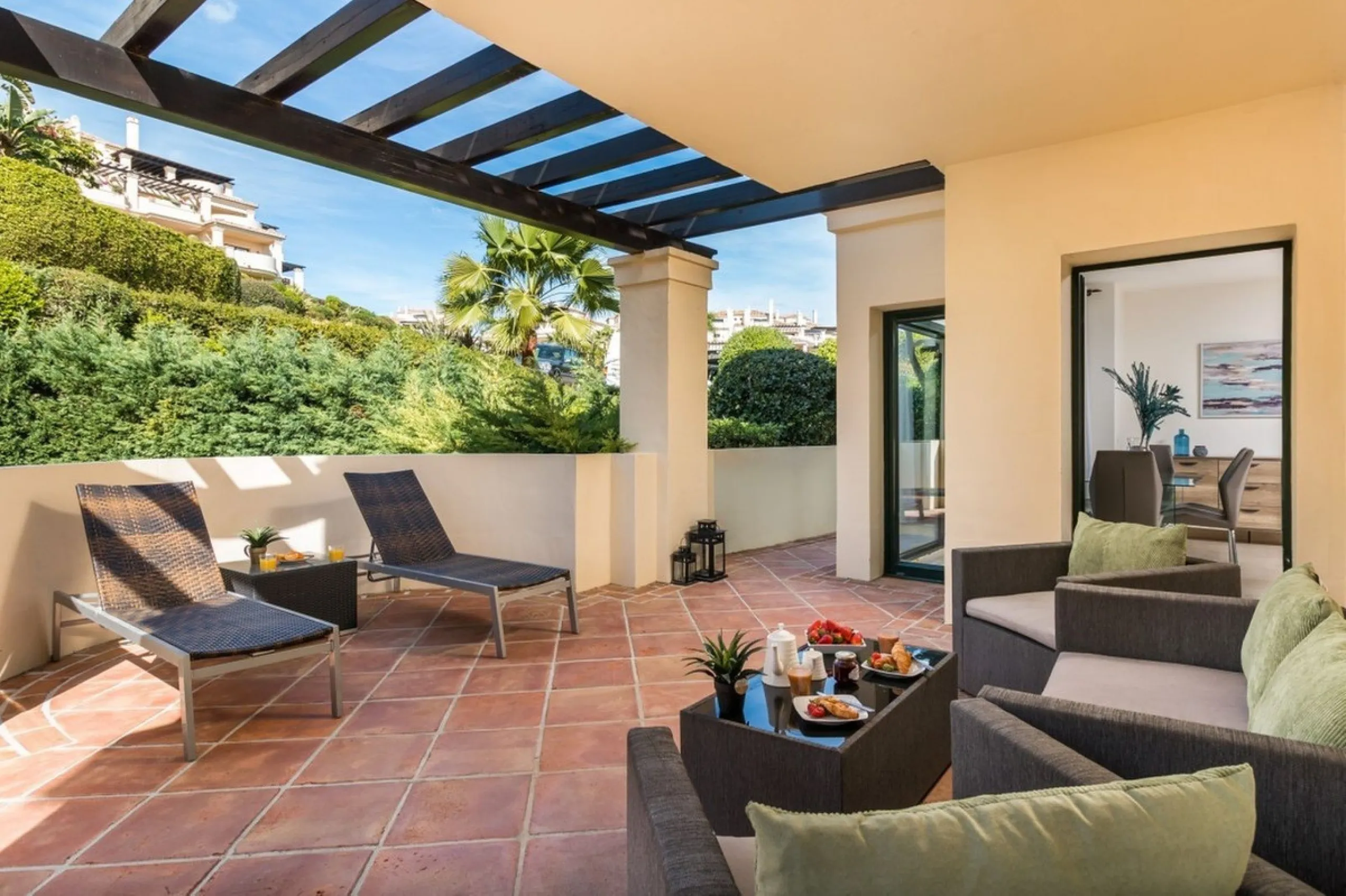 Capanes del Golf is a luxury development located between the coast and the village of Benahavis and only 15 minutes to the famous Puerto Banus and Marbella. The living room has direct access to the large north east facing terrace; the kitchen is fully fit