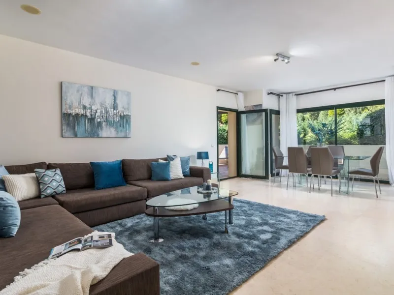 Capanes del Golf is a luxury development located between the coast and the village of Benahavis and only 15 minutes to the famous Puerto Banus and Marbella. The living room has direct access to the large north east facing terrace; the kitchen is fully fit