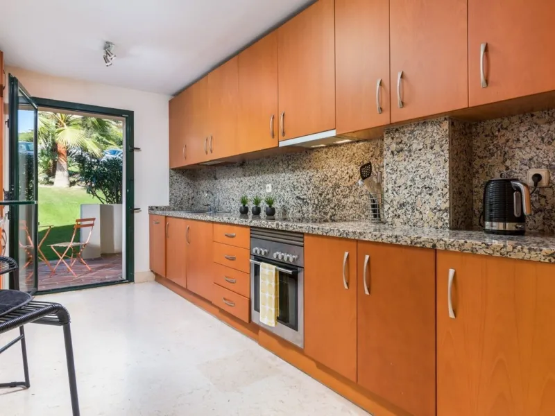 Capanes del Golf is a luxury development located between the coast and the village of Benahavis and only 15 minutes to the famous Puerto Banus and Marbella. The living room has direct access to the large north east facing terrace; the kitchen is fully fit