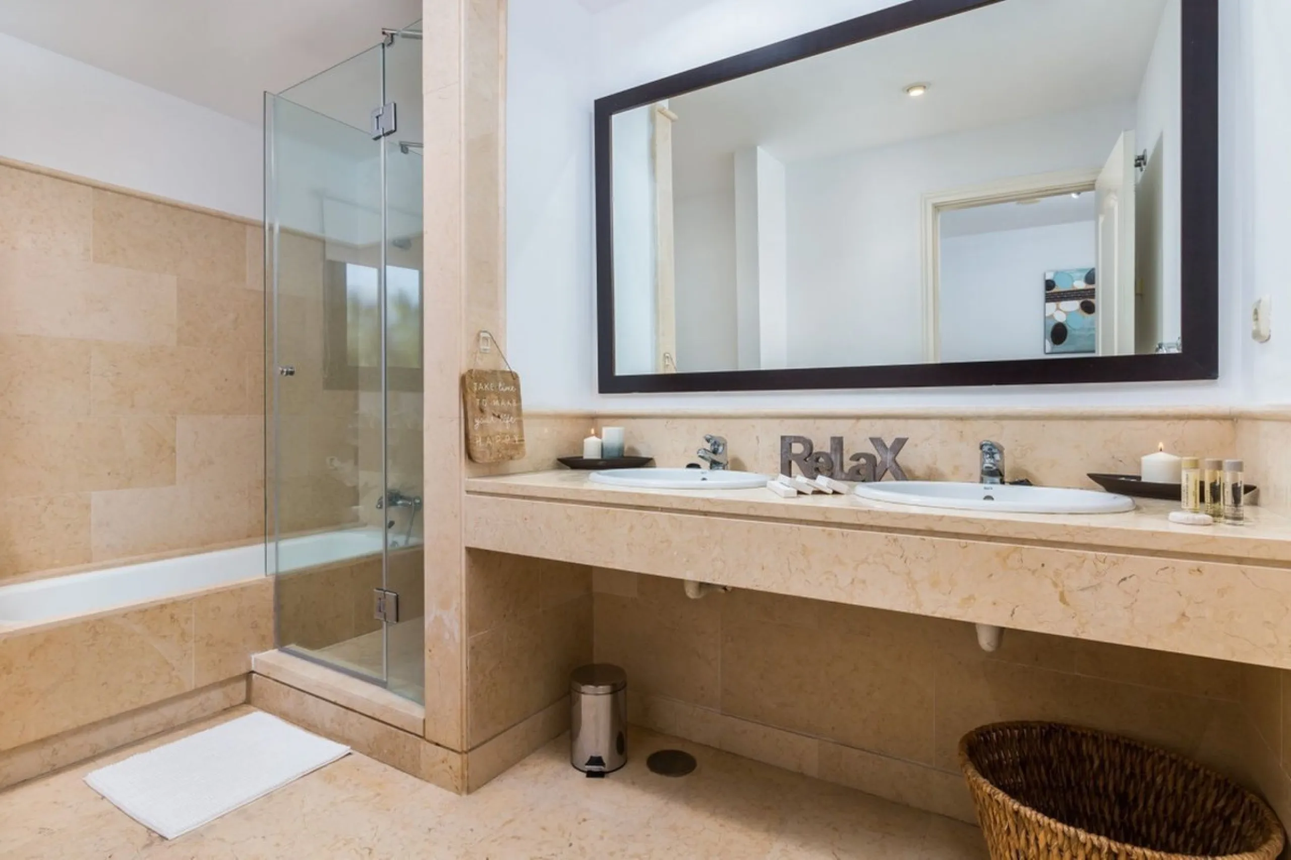 Capanes del Golf is a luxury development located between the coast and the village of Benahavis and only 15 minutes to the famous Puerto Banus and Marbella. The living room has direct access to the large north east facing terrace; the kitchen is fully fit