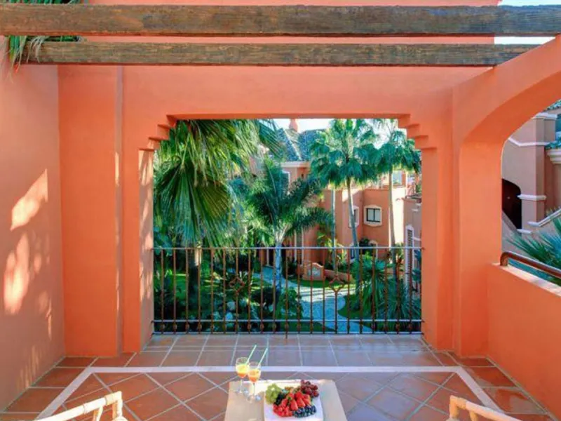 Those familiar with these executive apartments will be familiar with the quality that such a spacious property offers and the delightful setting in which it is located. The main level of the apartment sees a guest toilet, modern kitchen and utility room l