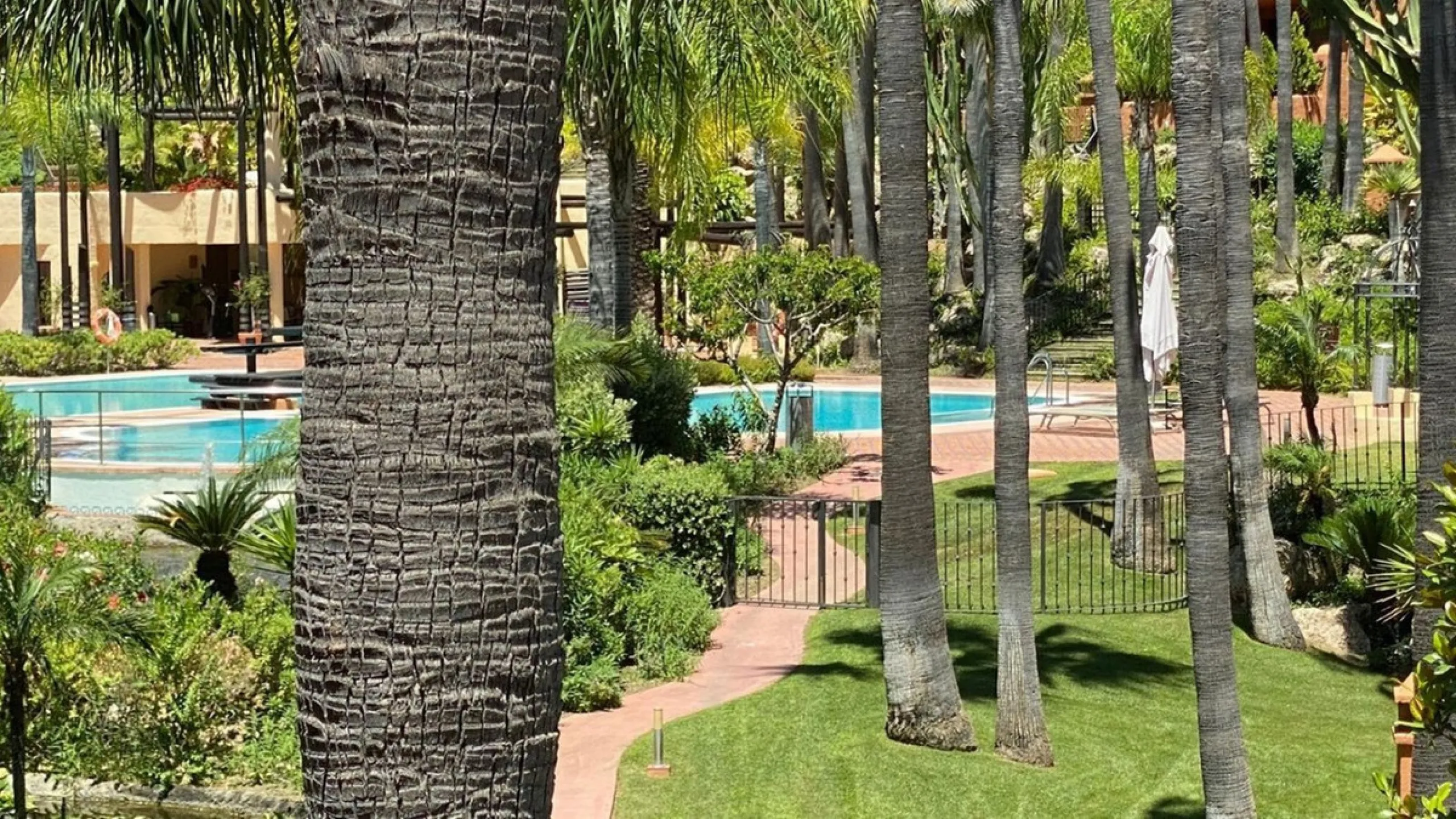 Those familiar with these executive apartments will be familiar with the quality that such a spacious property offers and the delightful setting in which it is located. The main level of the apartment sees a guest toilet, modern kitchen and utility room l