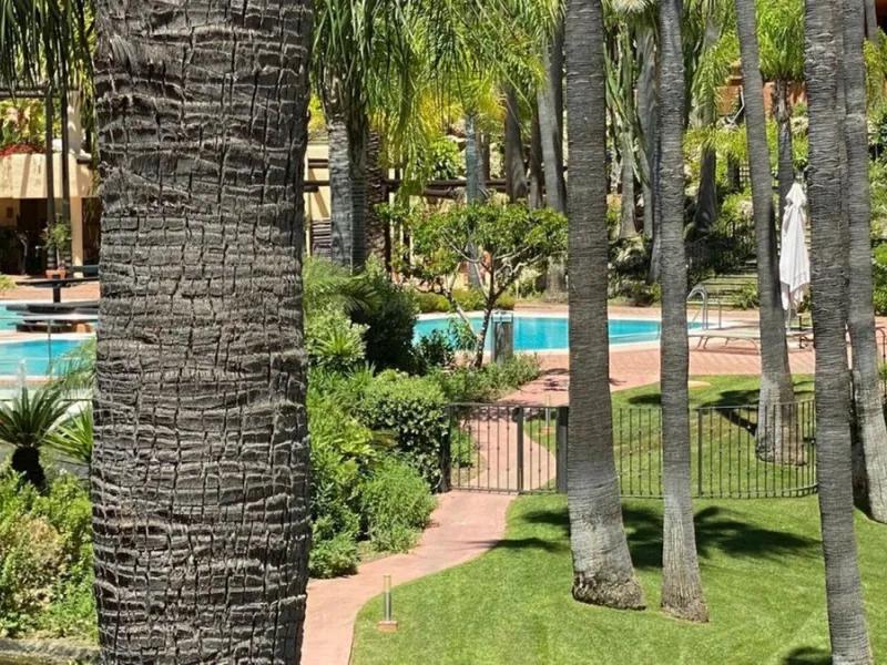 Those familiar with these executive apartments will be familiar with the quality that such a spacious property offers and the delightful setting in which it is located. The main level of the apartment sees a guest toilet, modern kitchen and utility room l