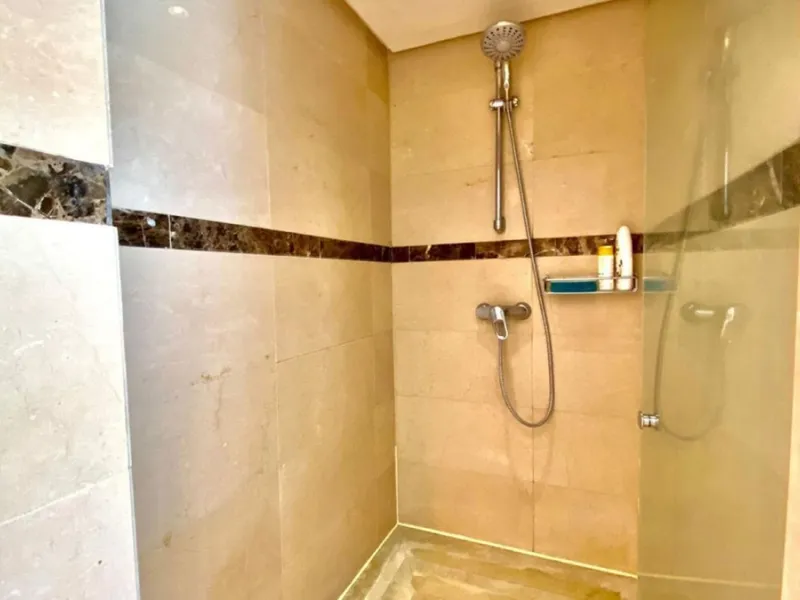 Those familiar with these executive apartments will be familiar with the quality that such a spacious property offers and the delightful setting in which it is located. The main level of the apartment sees a guest toilet, modern kitchen and utility room l