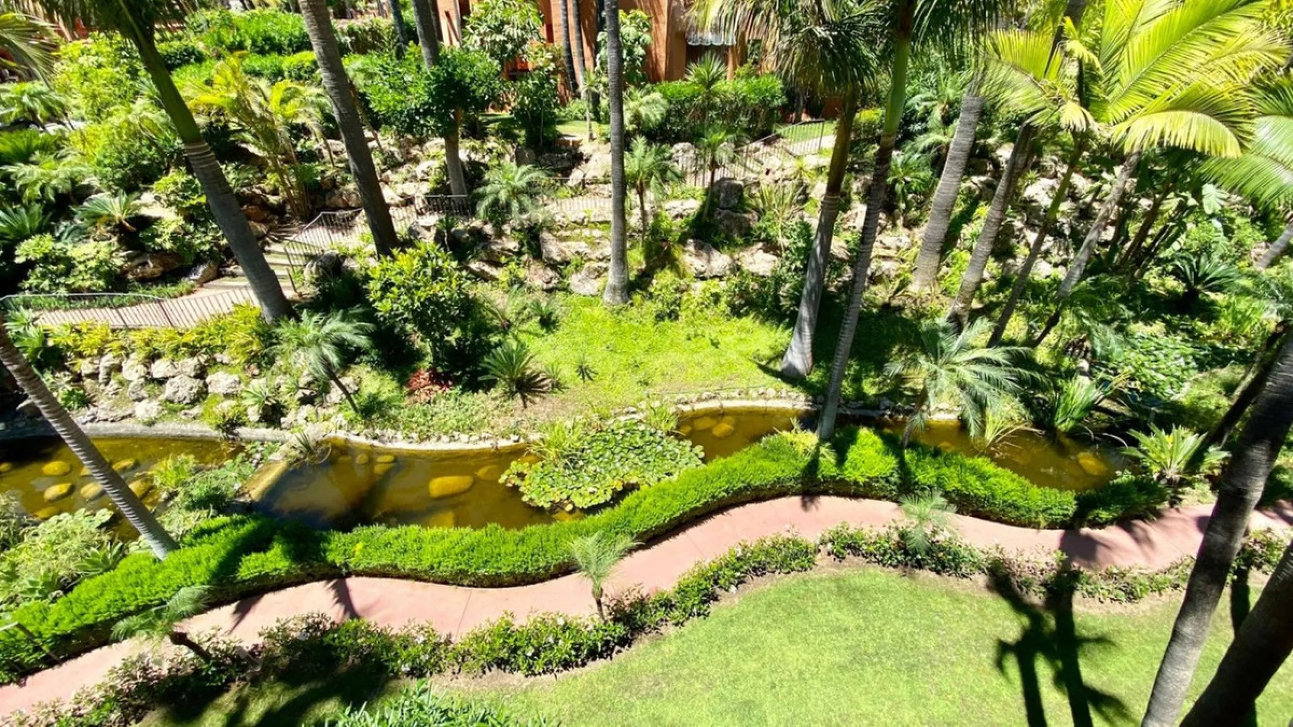 Those familiar with these executive apartments will be familiar with the quality that such a spacious property offers and the delightful setting in which it is located. The main level of the apartment sees a guest toilet, modern kitchen and utility room l