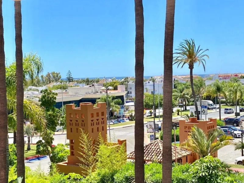 Those familiar with these executive apartments will be familiar with the quality that such a spacious property offers and the delightful setting in which it is located. The main level of the apartment sees a guest toilet, modern kitchen and utility room l