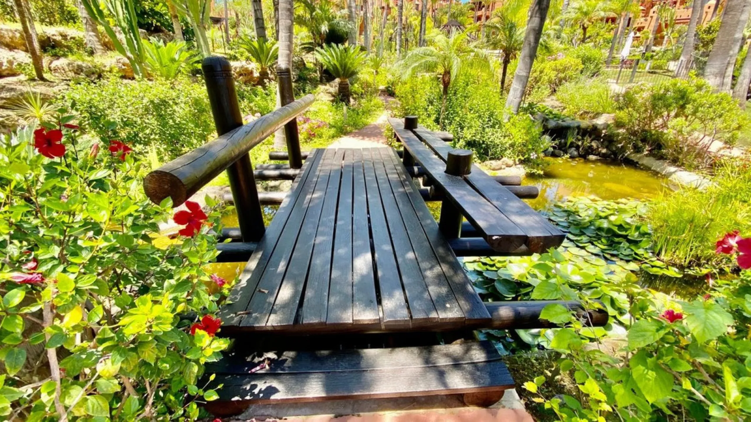 Those familiar with these executive apartments will be familiar with the quality that such a spacious property offers and the delightful setting in which it is located. The main level of the apartment sees a guest toilet, modern kitchen and utility room l