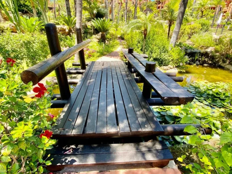 Those familiar with these executive apartments will be familiar with the quality that such a spacious property offers and the delightful setting in which it is located. The main level of the apartment sees a guest toilet, modern kitchen and utility room l