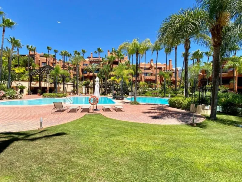 Those familiar with these executive apartments will be familiar with the quality that such a spacious property offers and the delightful setting in which it is located. The main level of the apartment sees a guest toilet, modern kitchen and utility room l