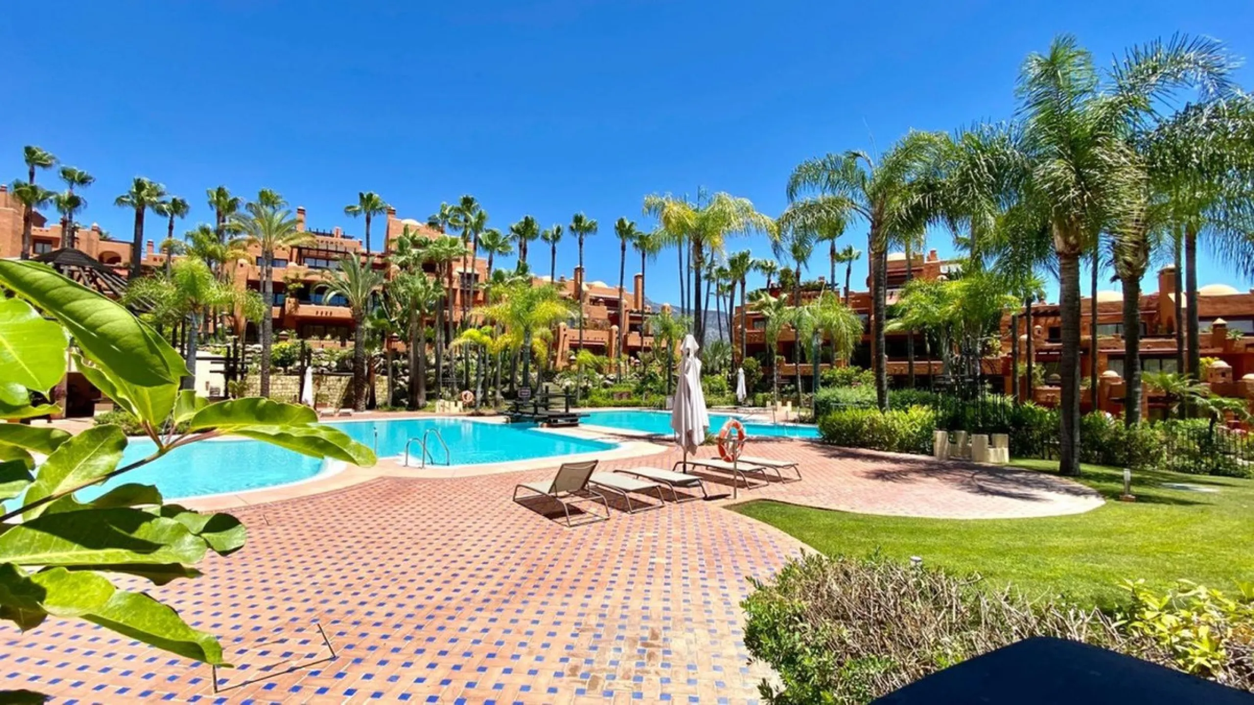 Those familiar with these executive apartments will be familiar with the quality that such a spacious property offers and the delightful setting in which it is located. The main level of the apartment sees a guest toilet, modern kitchen and utility room l