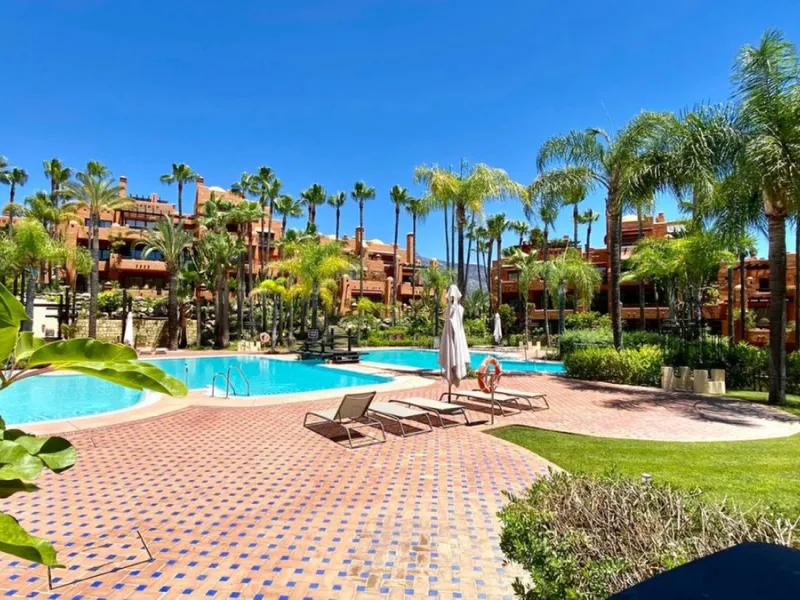 Those familiar with these executive apartments will be familiar with the quality that such a spacious property offers and the delightful setting in which it is located. The main level of the apartment sees a guest toilet, modern kitchen and utility room l