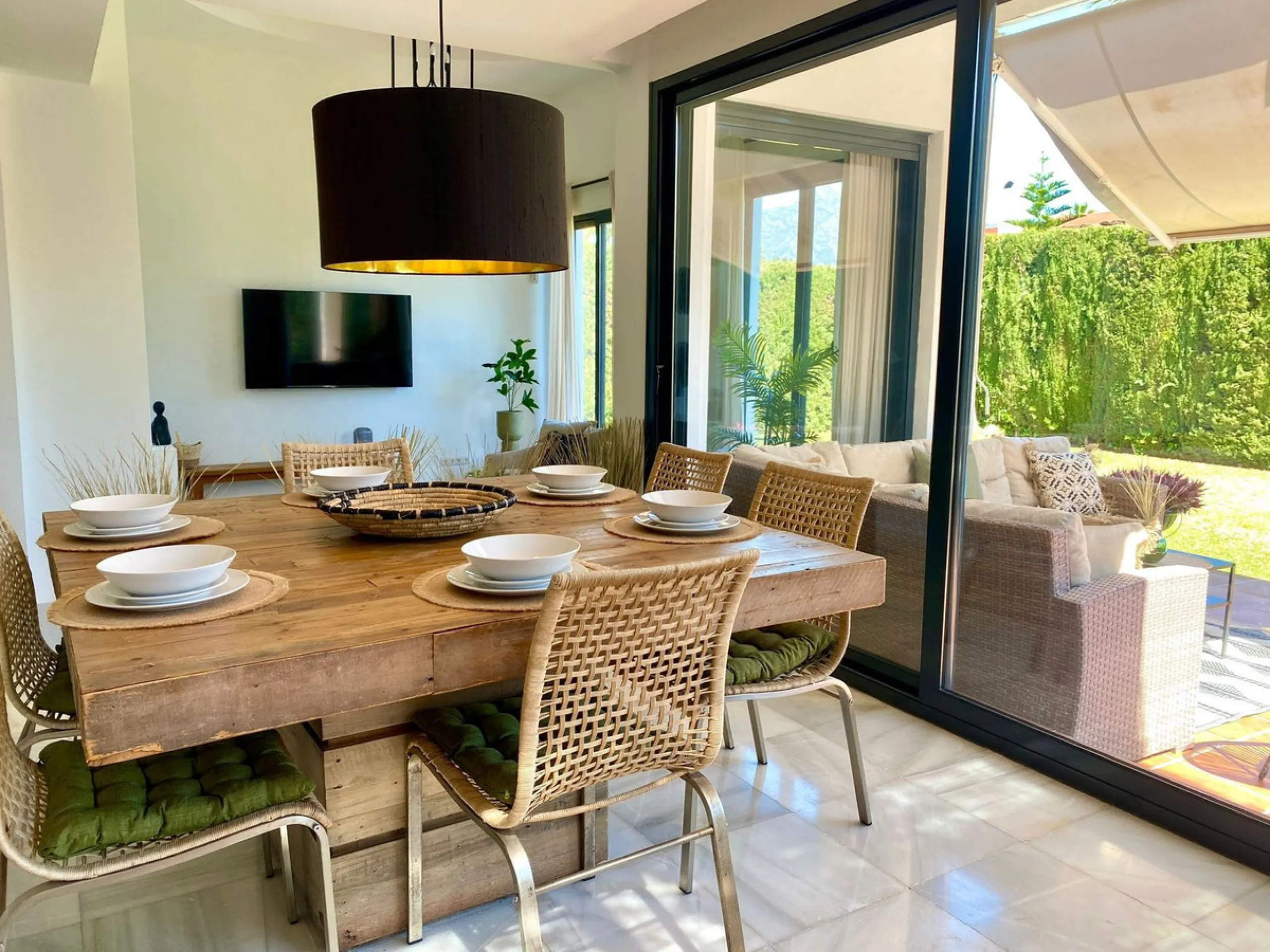 House - Detached Villa в продаже в Marbella, Málaga. В доме 6 спален и 6 ванных комнат. Площадь дома 300 м². Площадь участка 540 м²