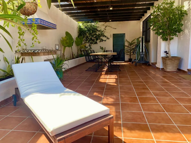 House - Detached Villa в продаже в Marbella, Málaga. В доме 6 спален и 6 ванных комнат. Площадь дома 300 м². Площадь участка 540 м²