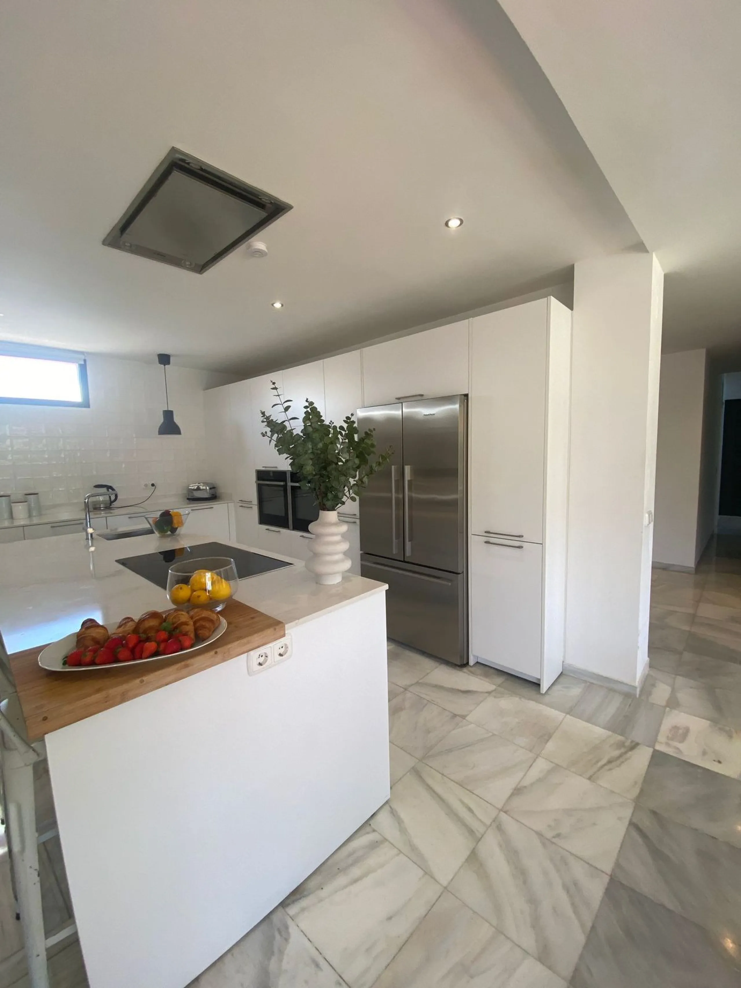 House - Detached Villa в продаже в Marbella, Málaga. В доме 6 спален и 6 ванных комнат. Площадь дома 300 м². Площадь участка 540 м²