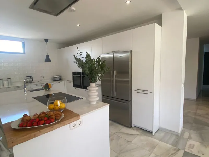 House - Detached Villa в продаже в Marbella, Málaga. В доме 6 спален и 6 ванных комнат. Площадь дома 300 м². Площадь участка 540 м²