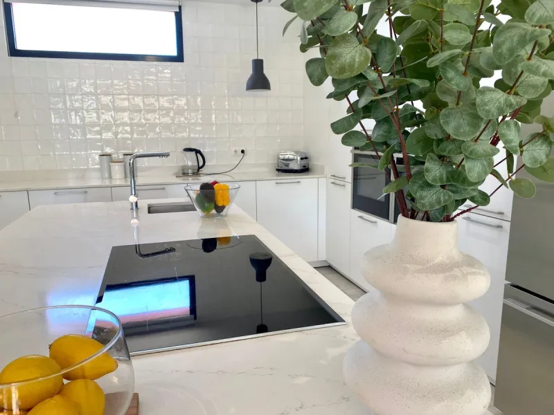 House - Detached Villa в продаже в Marbella, Málaga. В доме 6 спален и 6 ванных комнат. Площадь дома 300 м². Площадь участка 540 м²