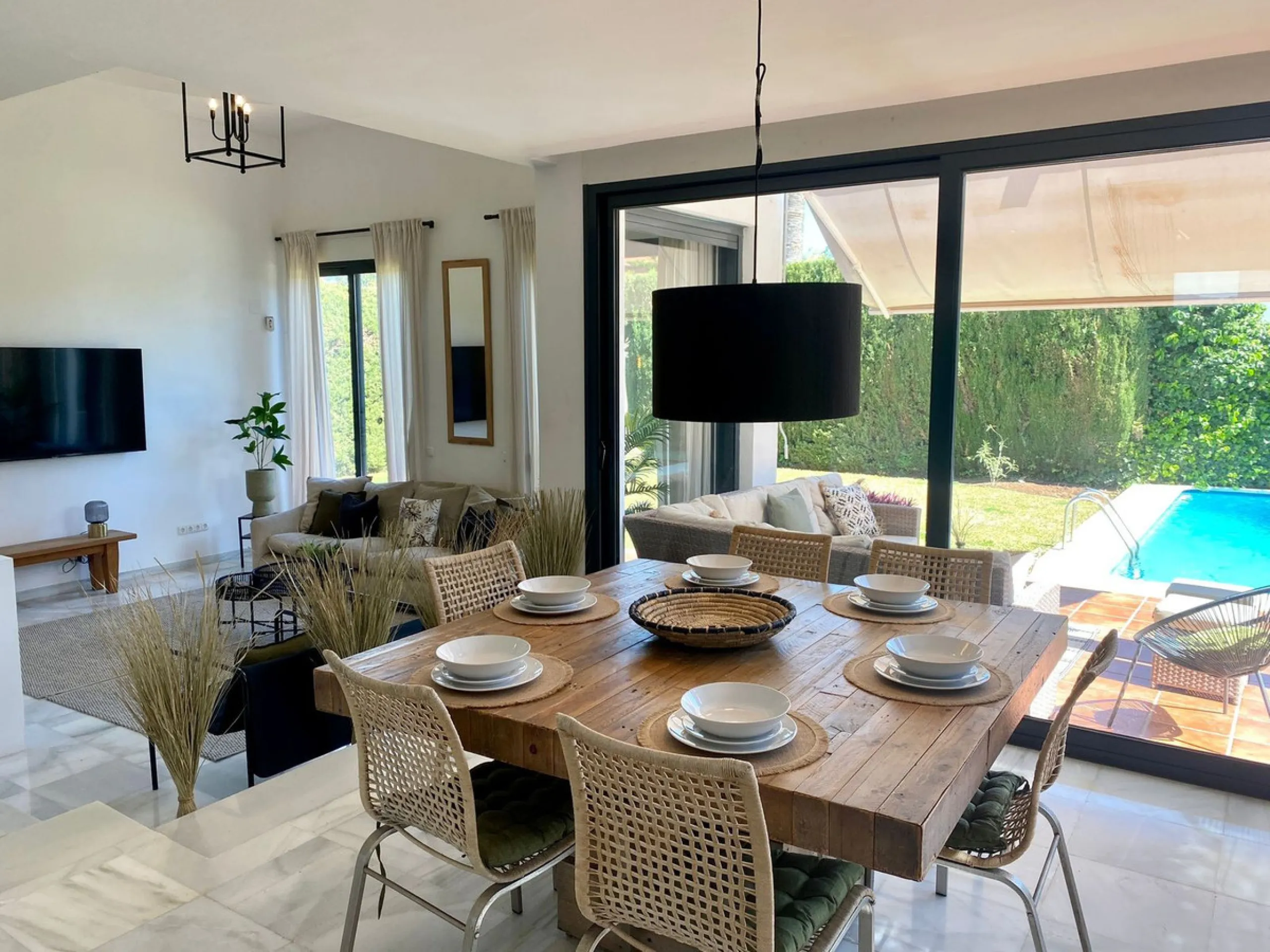 House - Detached Villa в продаже в Marbella, Málaga. В доме 6 спален и 6 ванных комнат. Площадь дома 300 м². Площадь участка 540 м²