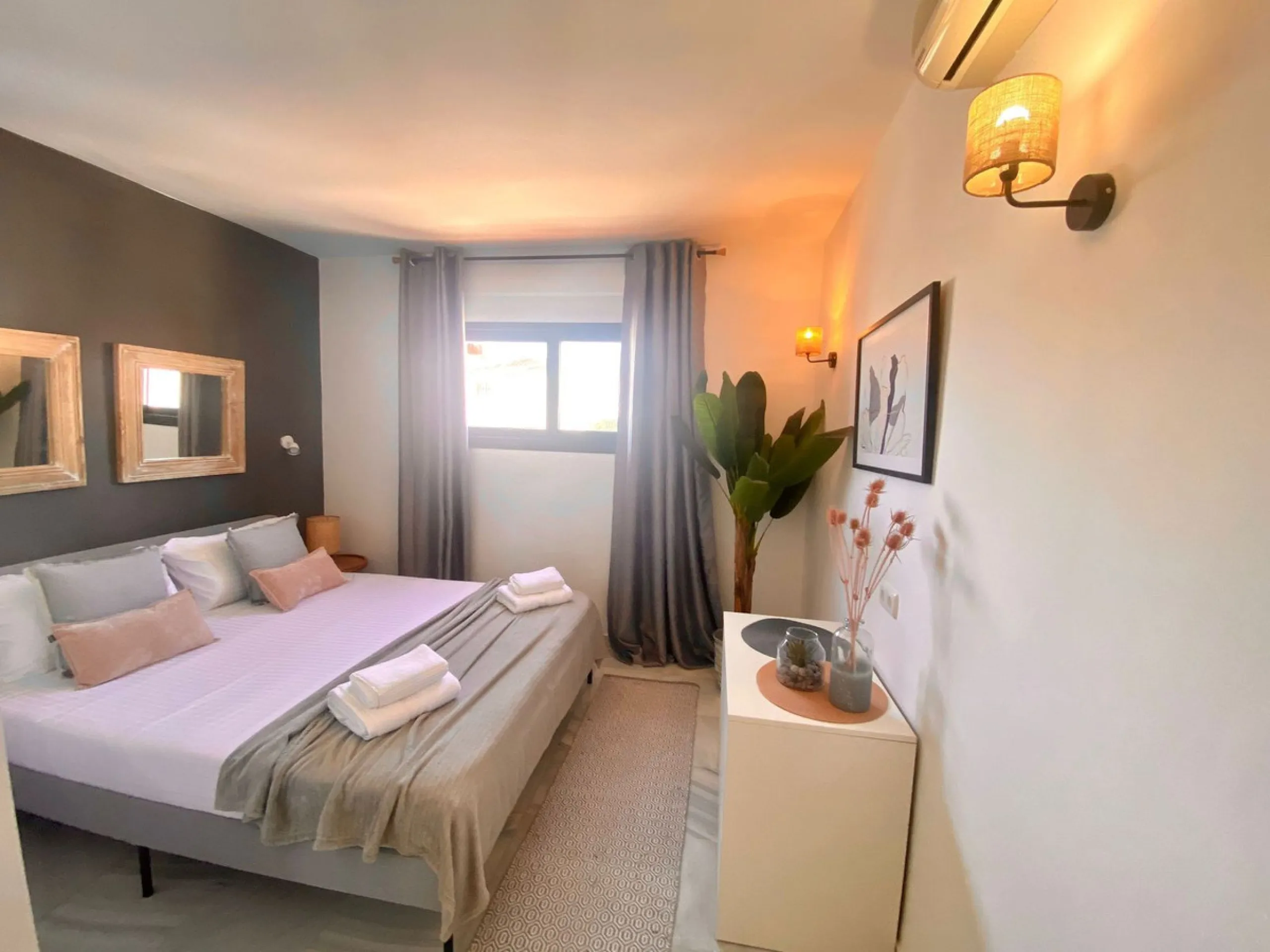 House - Detached Villa в продаже в Marbella, Málaga. В доме 6 спален и 6 ванных комнат. Площадь дома 300 м². Площадь участка 540 м²