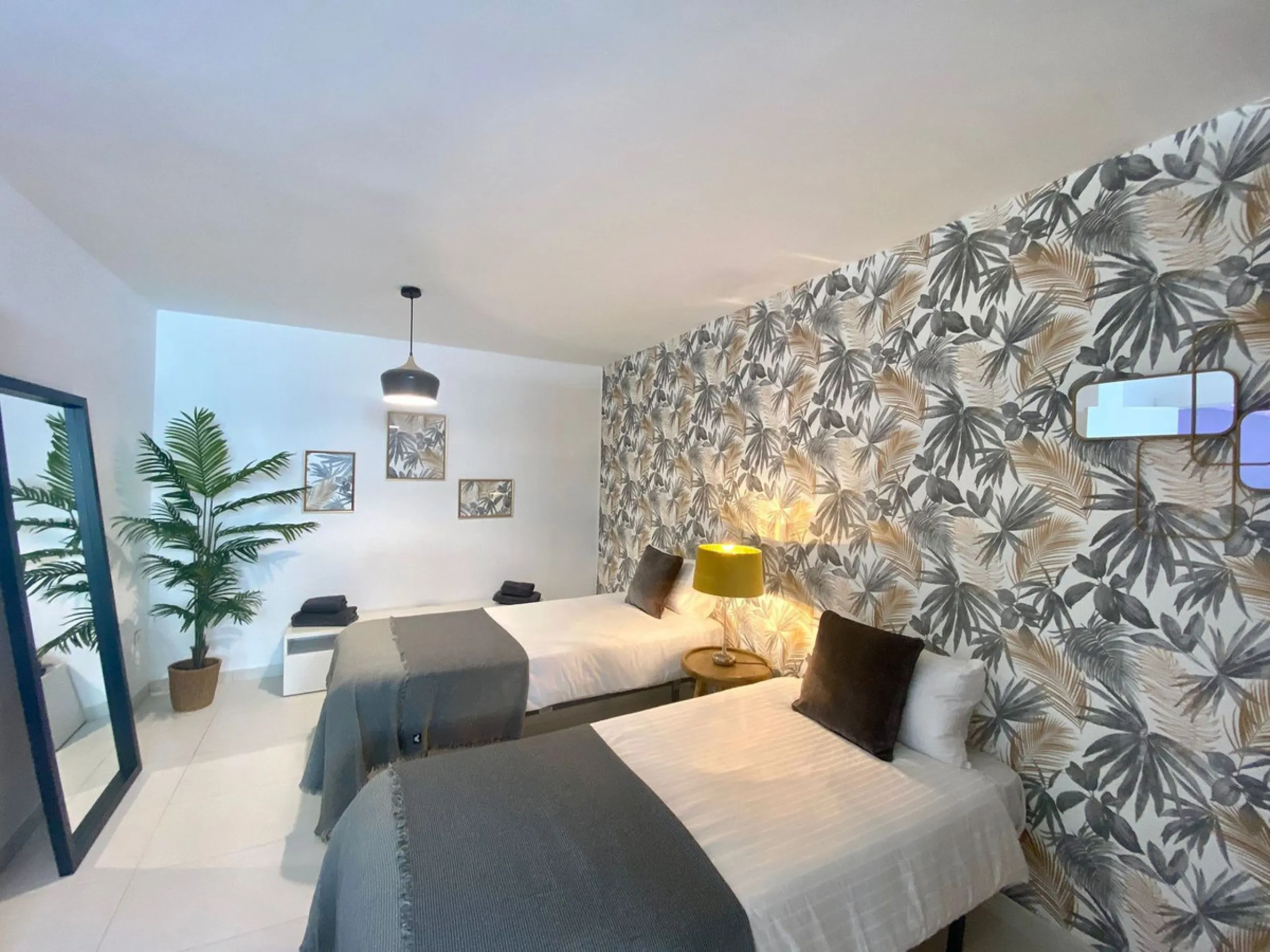 House - Detached Villa в продаже в Marbella, Málaga. В доме 6 спален и 6 ванных комнат. Площадь дома 300 м². Площадь участка 540 м²