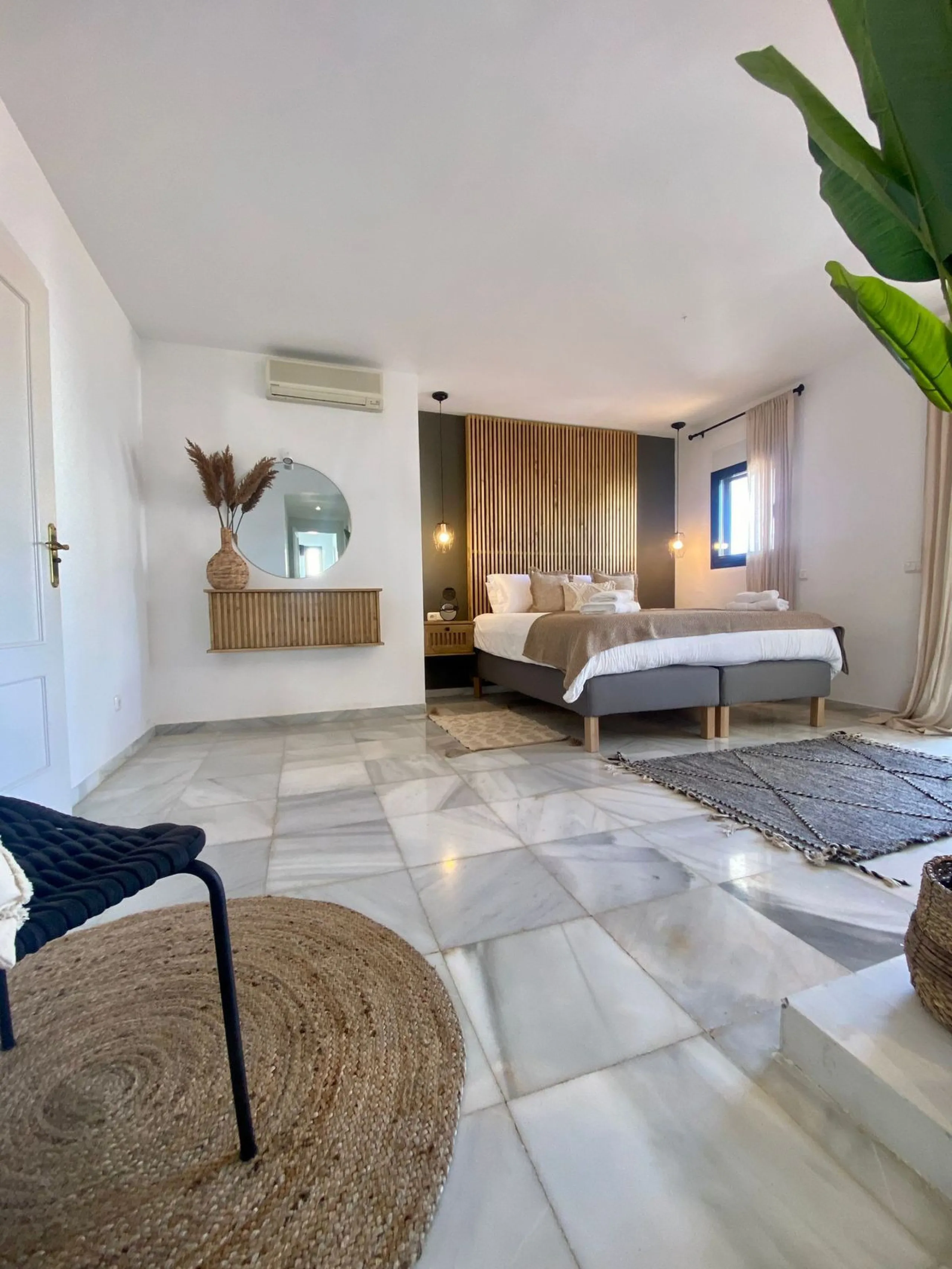 House - Detached Villa в продаже в Marbella, Málaga. В доме 6 спален и 6 ванных комнат. Площадь дома 300 м². Площадь участка 540 м²