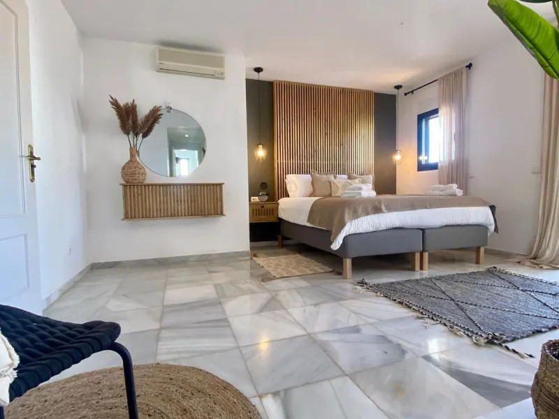 House - Detached Villa в продаже в Marbella, Málaga. В доме 6 спален и 6 ванных комнат. Площадь дома 300 м². Площадь участка 540 м²
