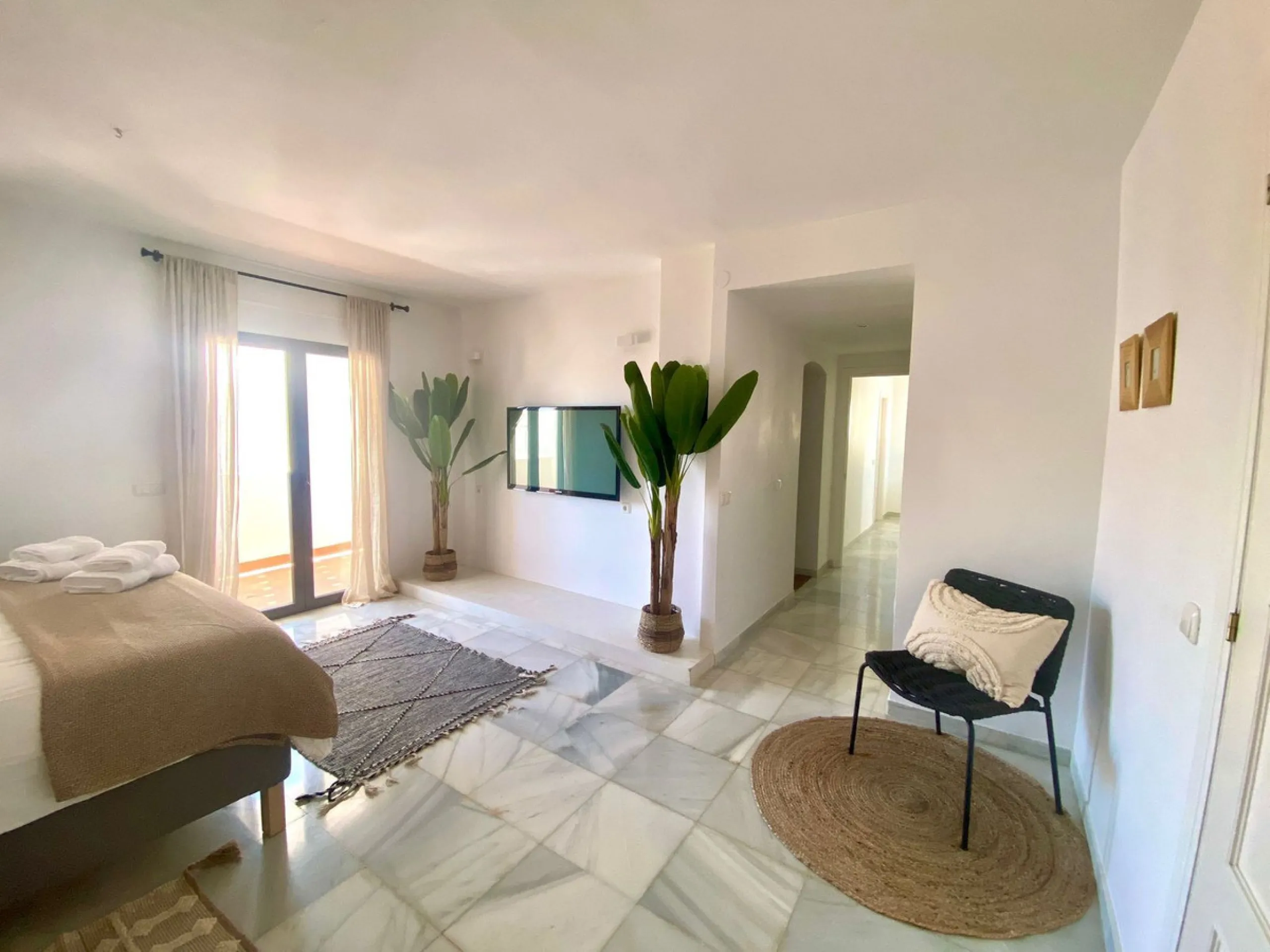 House - Detached Villa в продаже в Marbella, Málaga. В доме 6 спален и 6 ванных комнат. Площадь дома 300 м². Площадь участка 540 м²