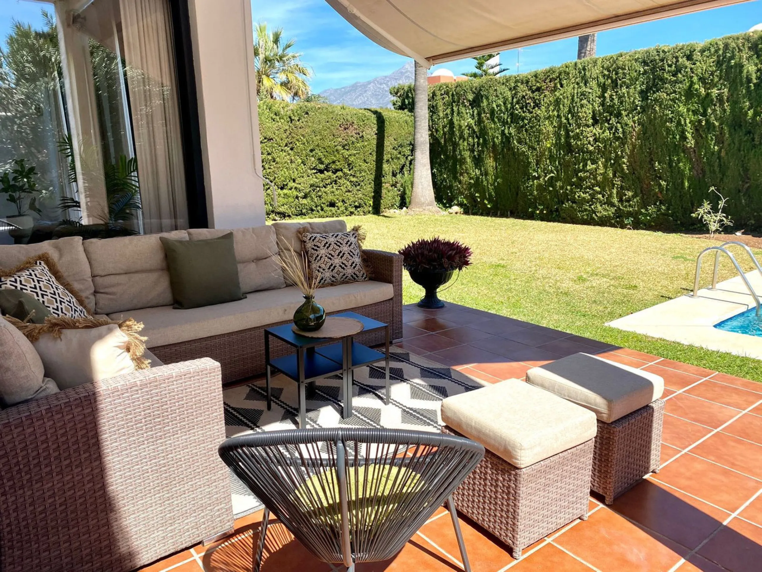 House - Detached Villa в продаже в Marbella, Málaga. В доме 6 спален и 6 ванных комнат. Площадь дома 300 м². Площадь участка 540 м²
