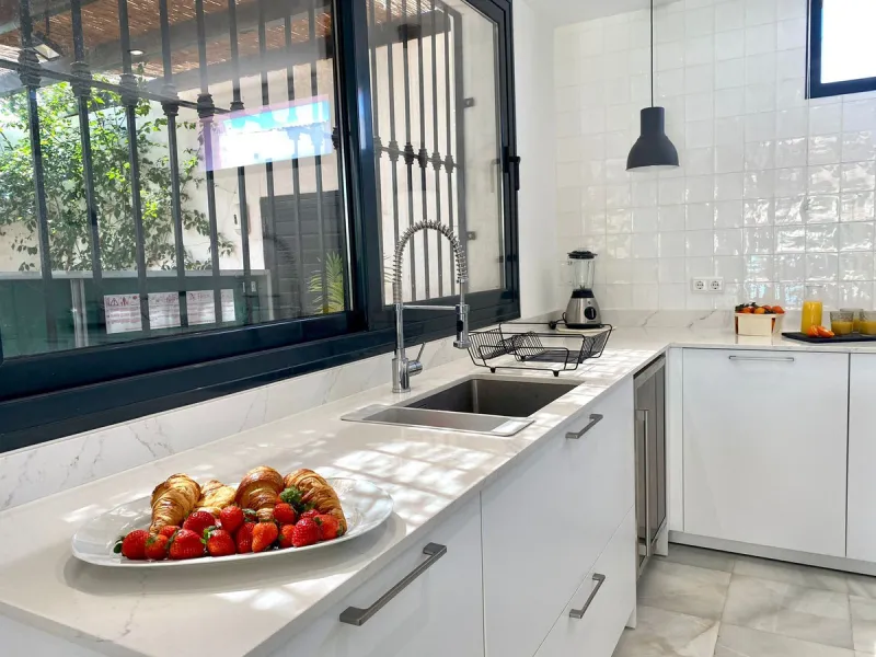 House - Detached Villa в продаже в Marbella, Málaga. В доме 6 спален и 6 ванных комнат. Площадь дома 300 м². Площадь участка 540 м²
