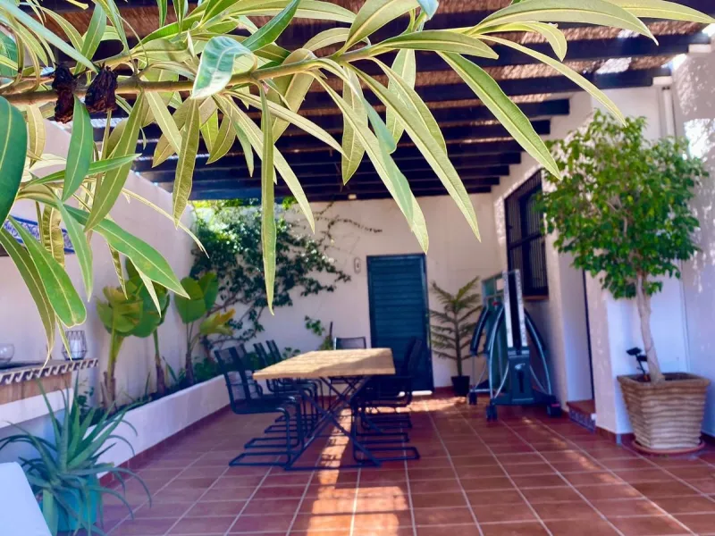 House - Detached Villa в продаже в Marbella, Málaga. В доме 6 спален и 6 ванных комнат. Площадь дома 300 м². Площадь участка 540 м²