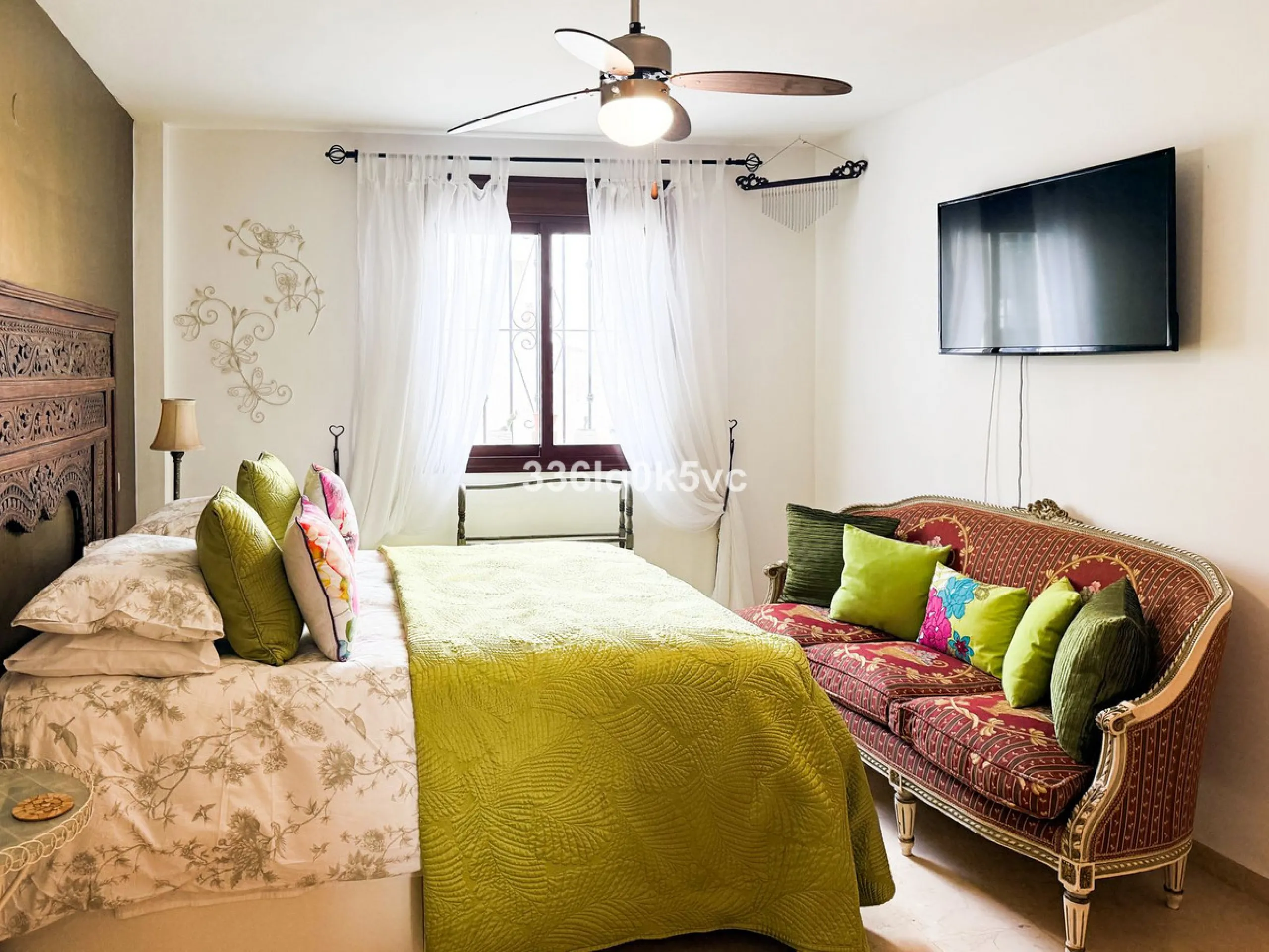 A beautifully presented 2 bedroom ground floor apartment in immaculate decorative condition, offering generous interior space, a private terrace, secure parking, and a full range of practical features for comfortable everyday living. Fully ready to move i