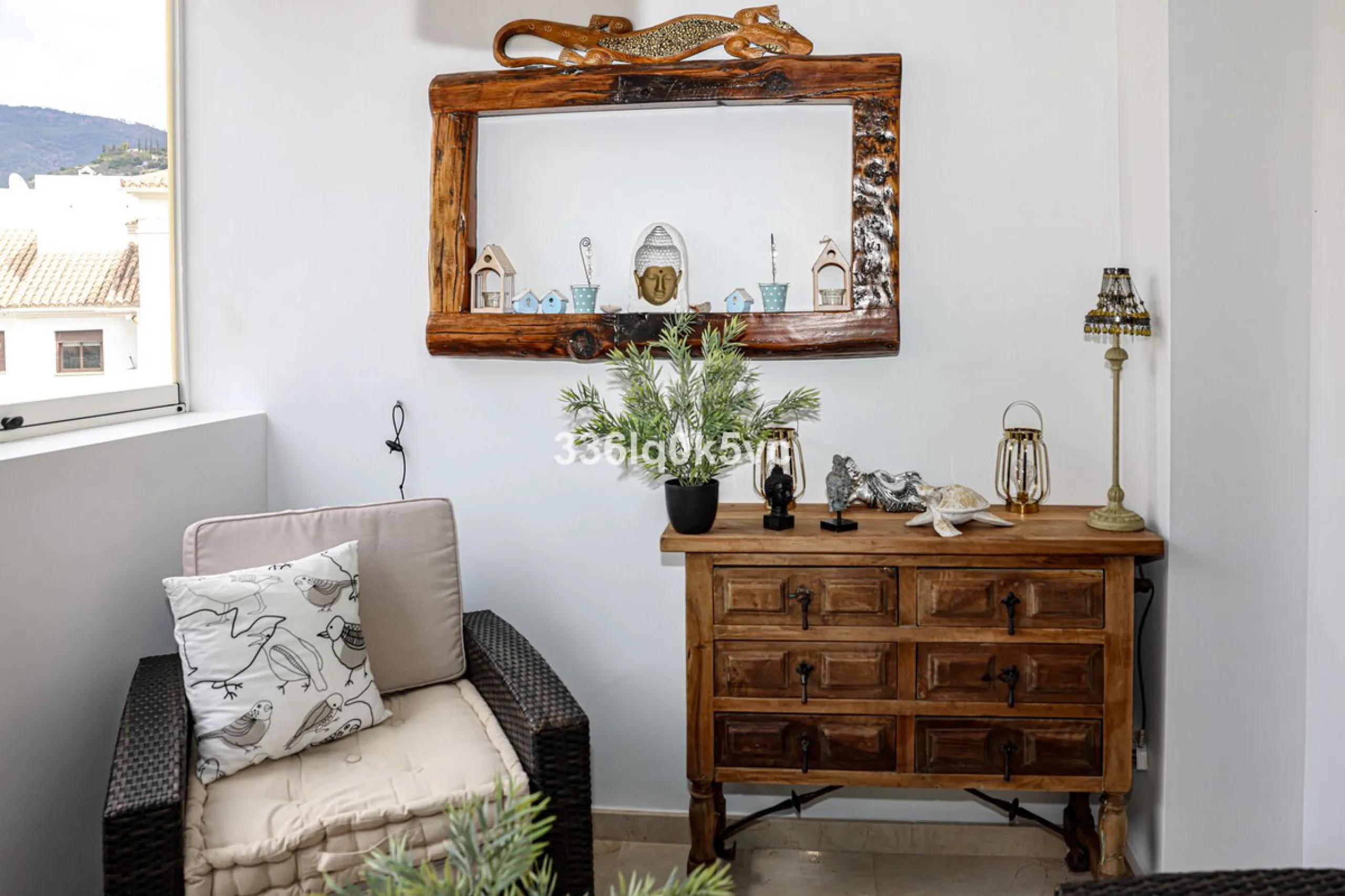 A beautifully presented 2 bedroom ground floor apartment in immaculate decorative condition, offering generous interior space, a private terrace, secure parking, and a full range of practical features for comfortable everyday living. Fully ready to move i