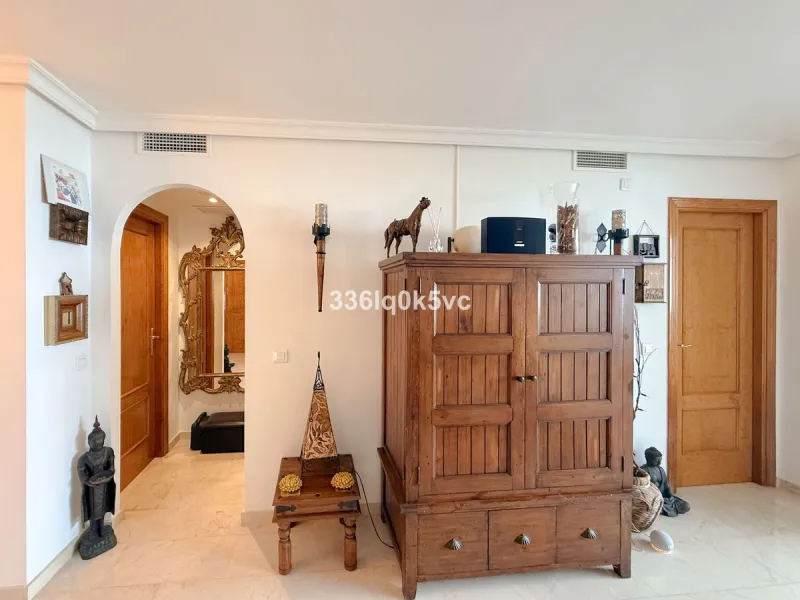 A beautifully presented 2 bedroom ground floor apartment in immaculate decorative condition, offering generous interior space, a private terrace, secure parking, and a full range of practical features for comfortable everyday living. Fully ready to move i