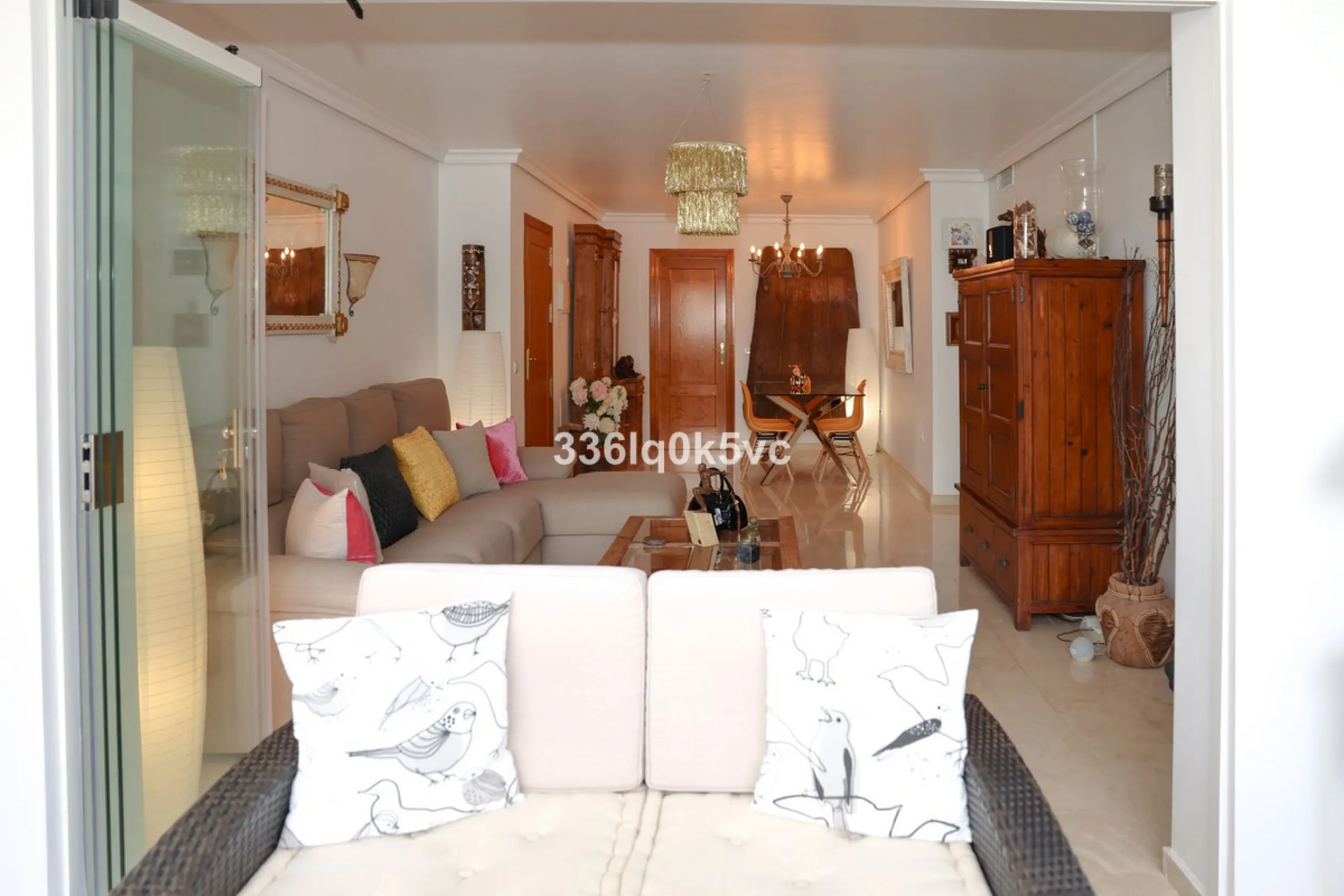 A beautifully presented 2 bedroom ground floor apartment in immaculate decorative condition, offering generous interior space, a private terrace, secure parking, and a full range of practical features for comfortable everyday living. Fully ready to move i
