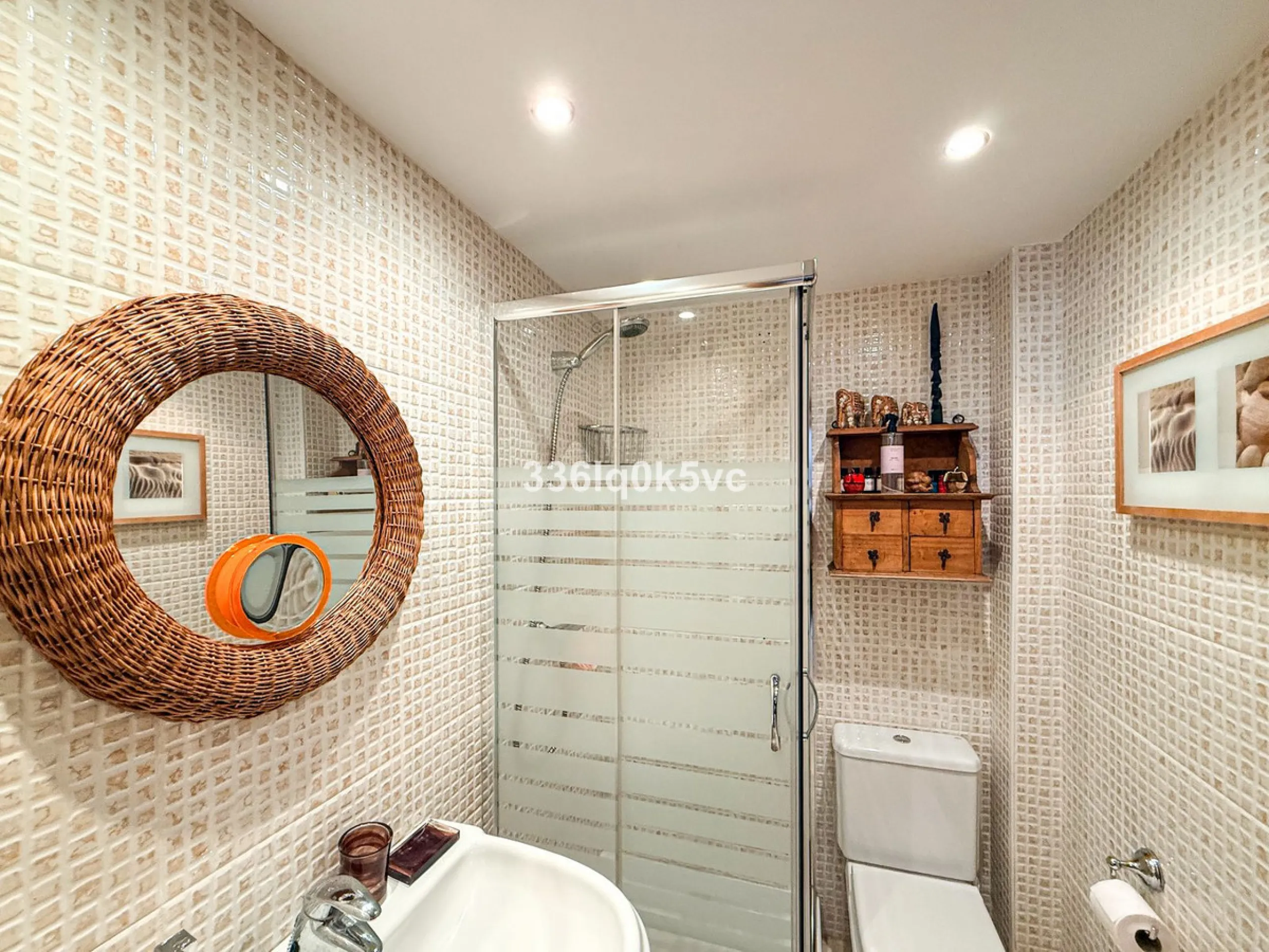 A beautifully presented 2 bedroom ground floor apartment in immaculate decorative condition, offering generous interior space, a private terrace, secure parking, and a full range of practical features for comfortable everyday living. Fully ready to move i
