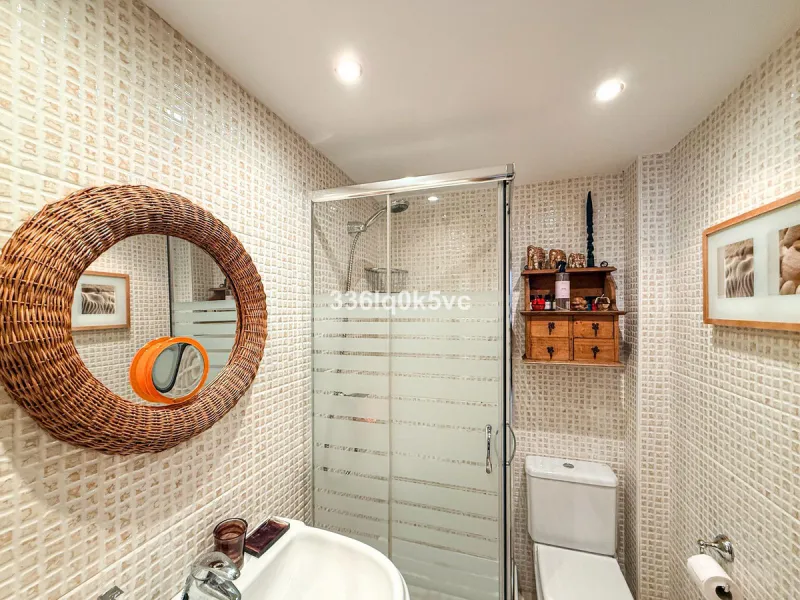 A beautifully presented 2 bedroom ground floor apartment in immaculate decorative condition, offering generous interior space, a private terrace, secure parking, and a full range of practical features for comfortable everyday living. Fully ready to move i
